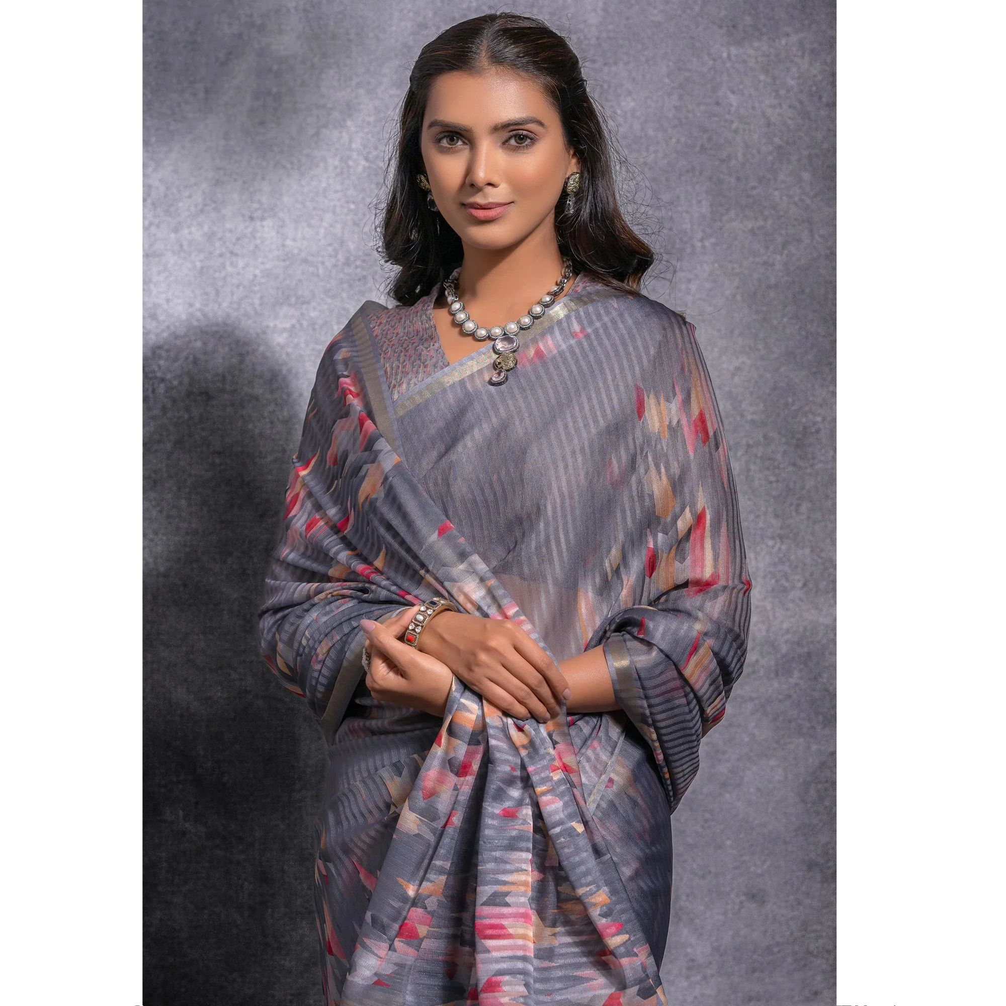 Grey Digital Printed Linen Saree With Woven Border - Image 4