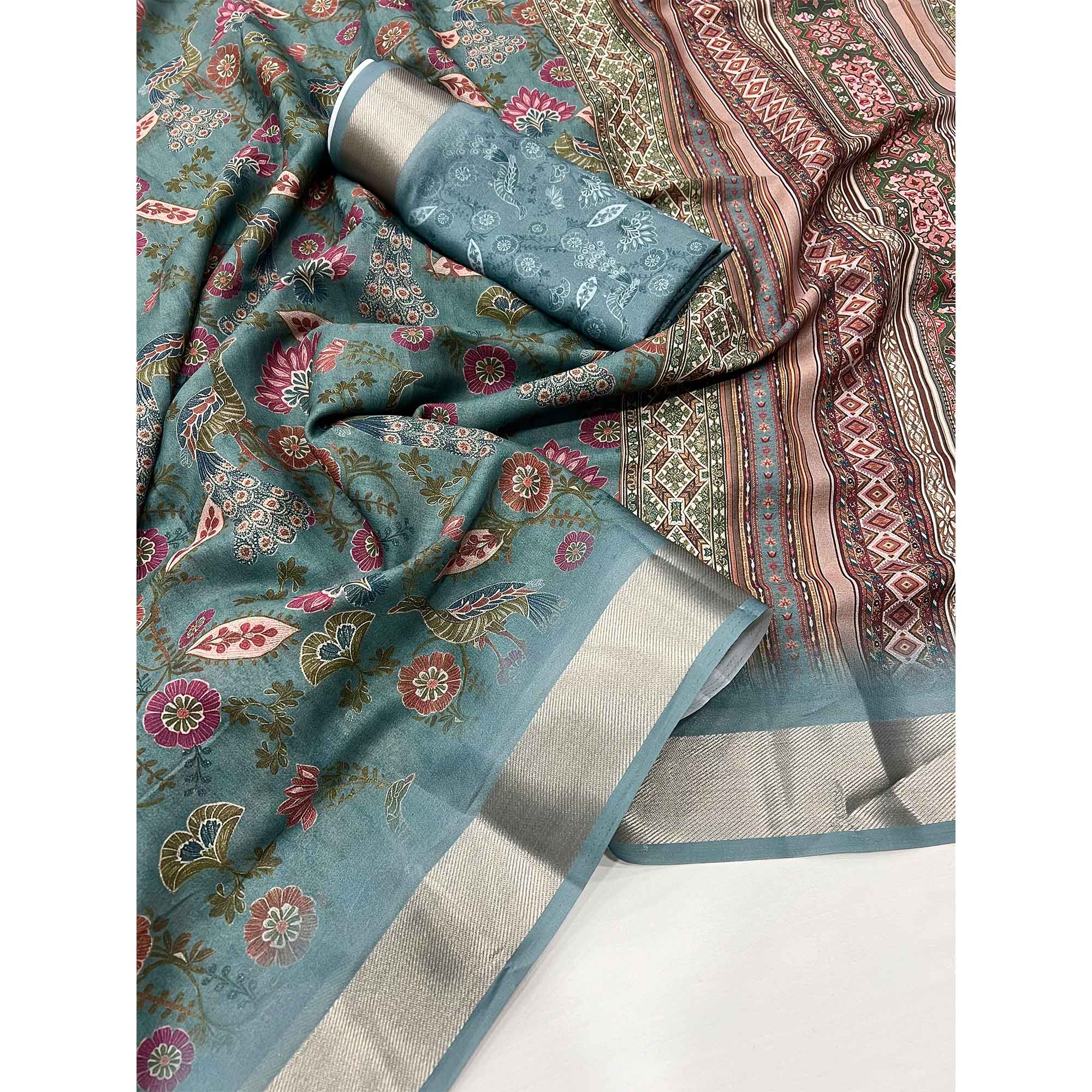 Grey Floral Digital Printed Georgette Saree With Zari Border - Image 3