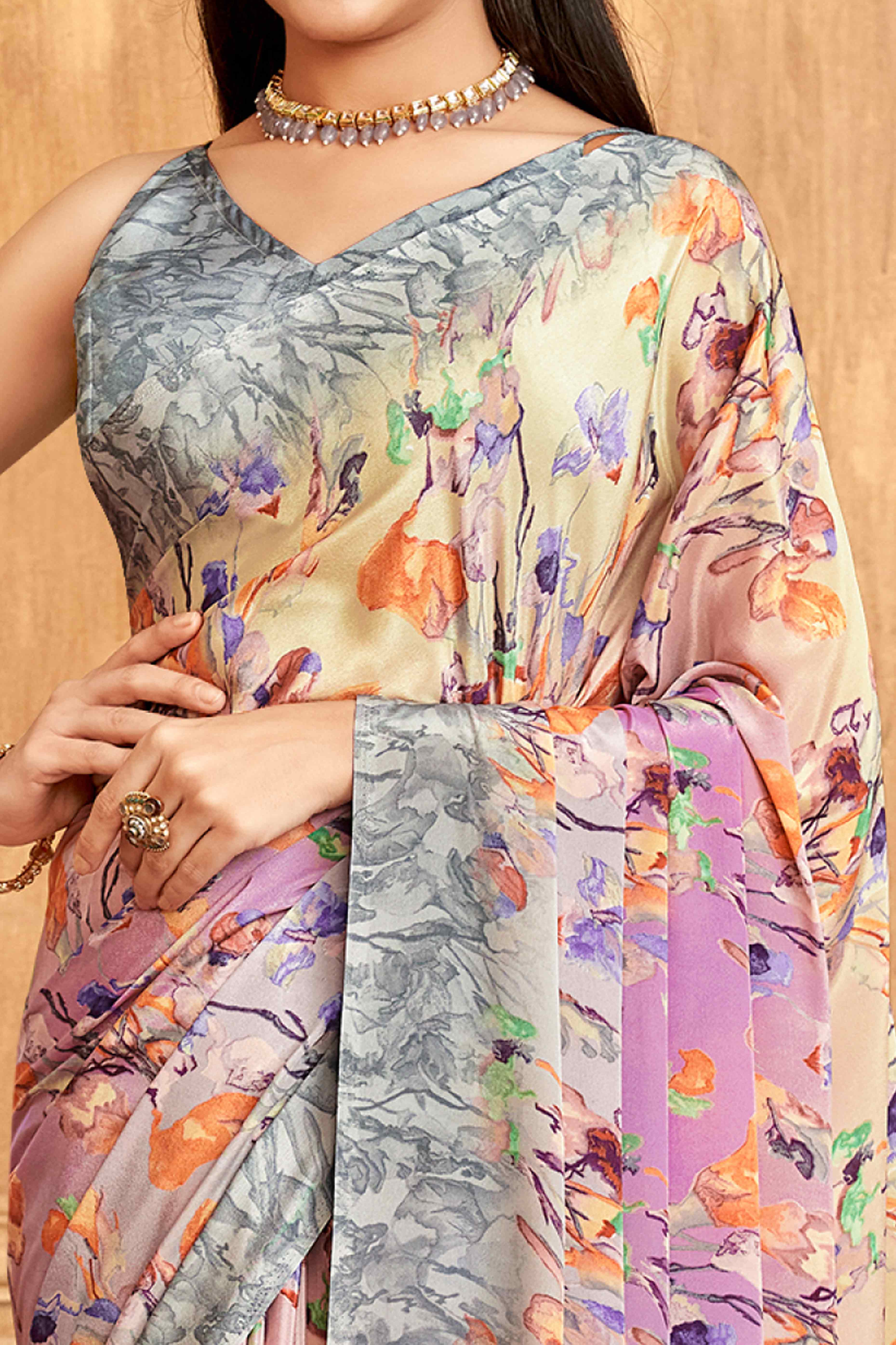 Grey Floral Printed Crepe Silk Saree - Image 2