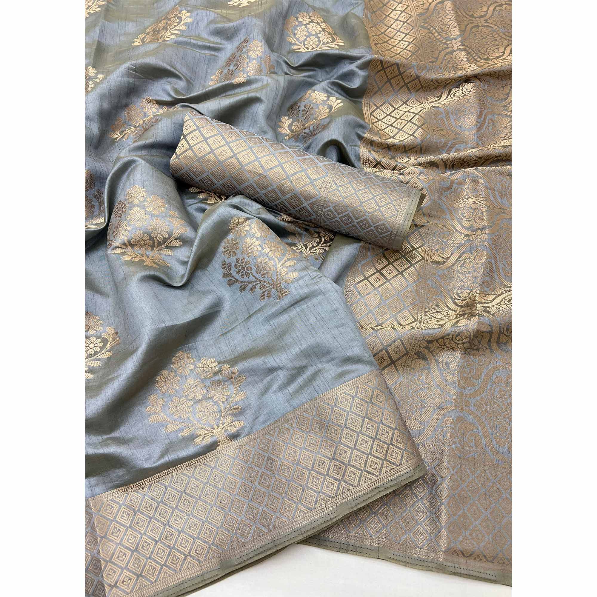 Grey Floral Zari Woven Tusser Cotton Silk Saree With Stylish Tassel Pallu - Image 3