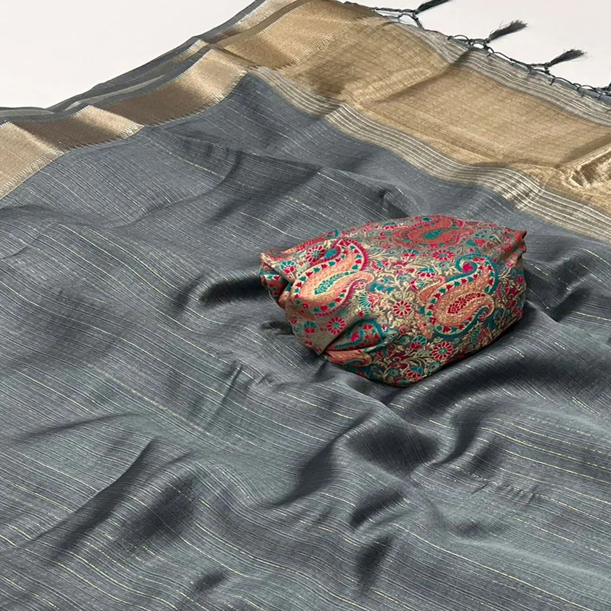 Grey Handloom Woven Chiffon Saree - Image 2