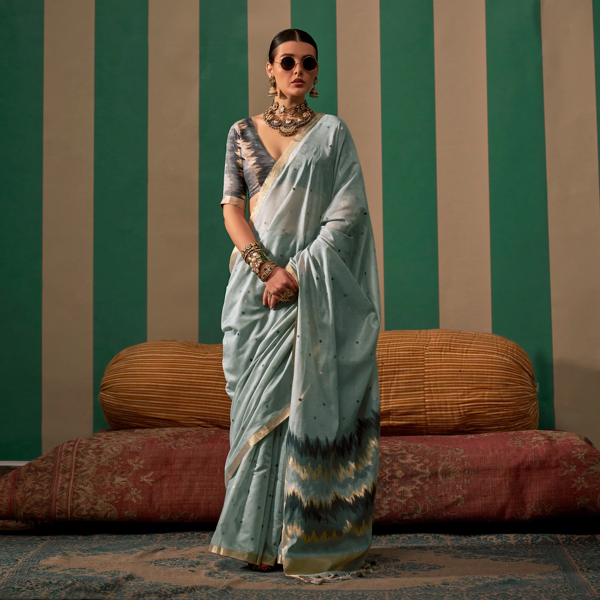 Grey Woven Cotton Silk Saree - Image 3