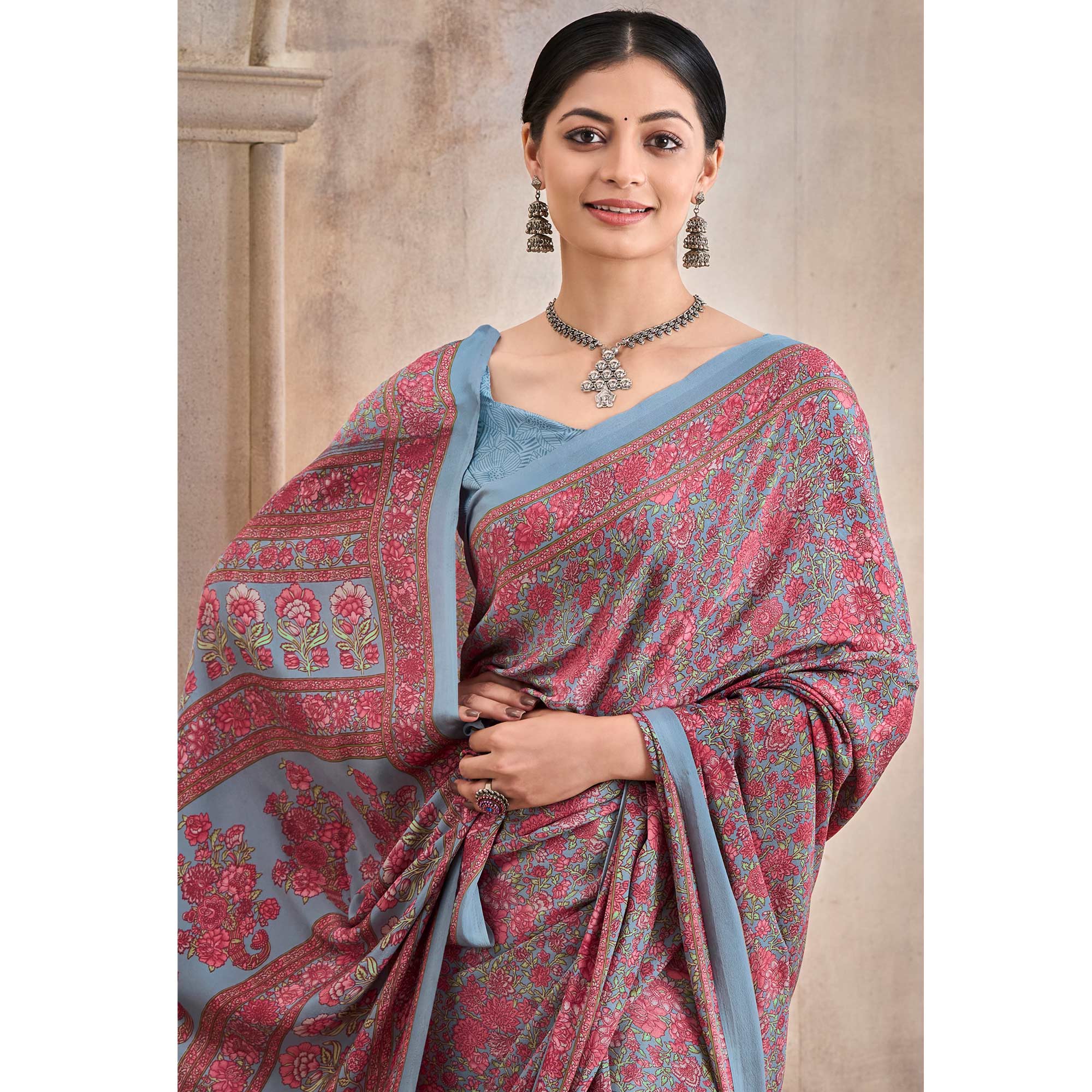 Greyish Blue Floral Printed Crepe Silk Saree - Image 4