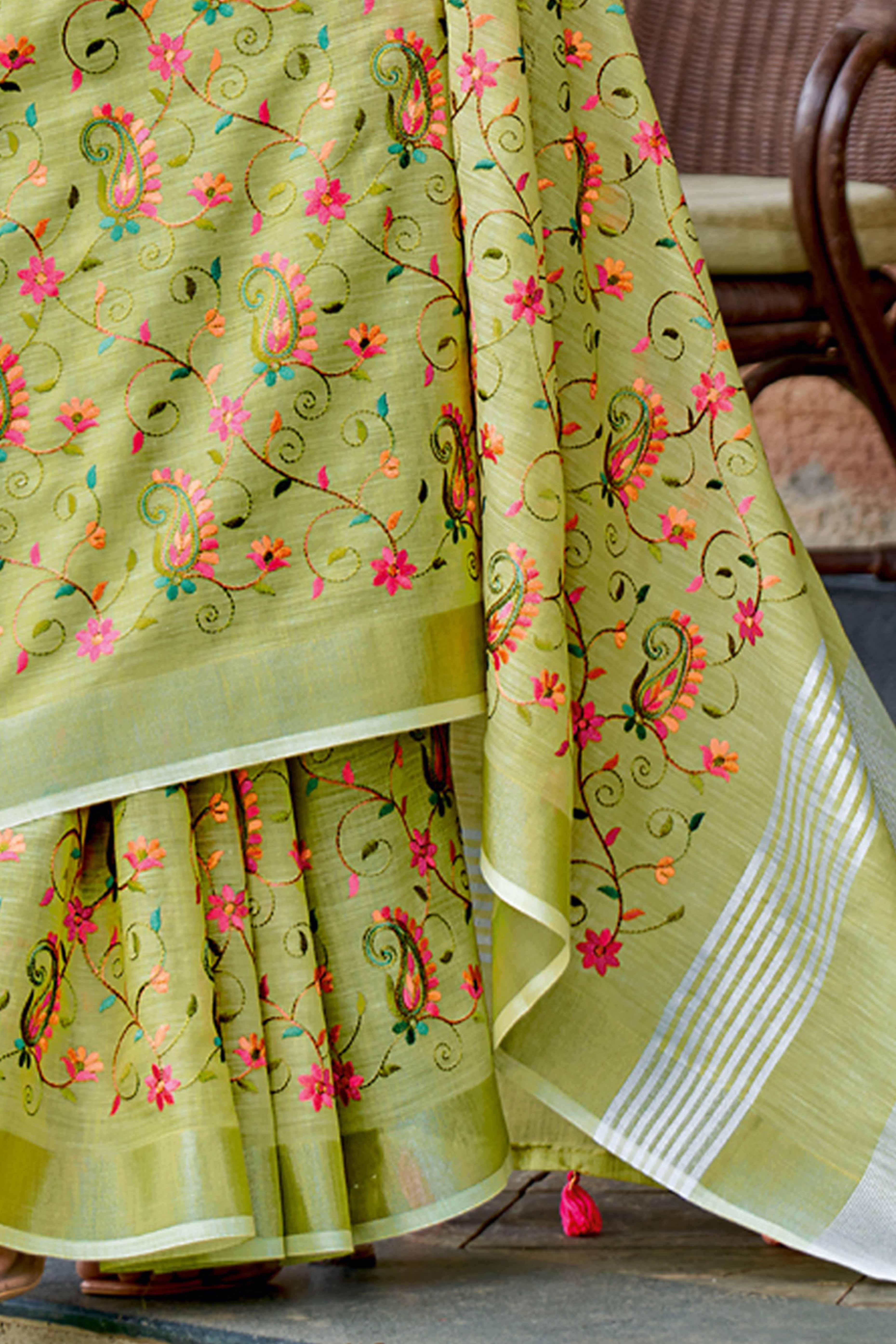 Handwoven Green Linen Saree with Floral Embroidered Patterns - Image 5