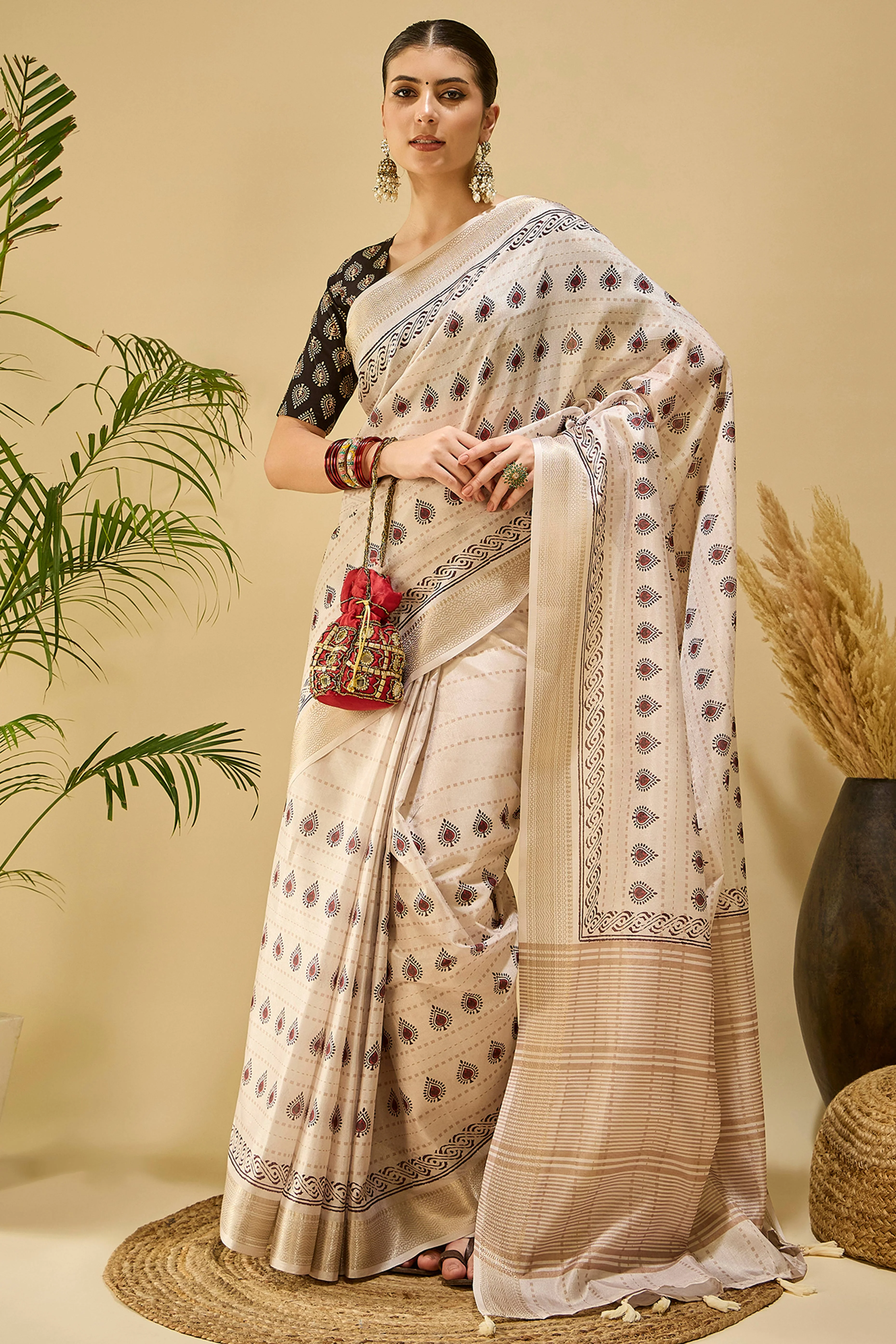 Ivory Cream Floral Printed Katki Cotton Silk Saree With Graceful Tassel Pallu - Image 3