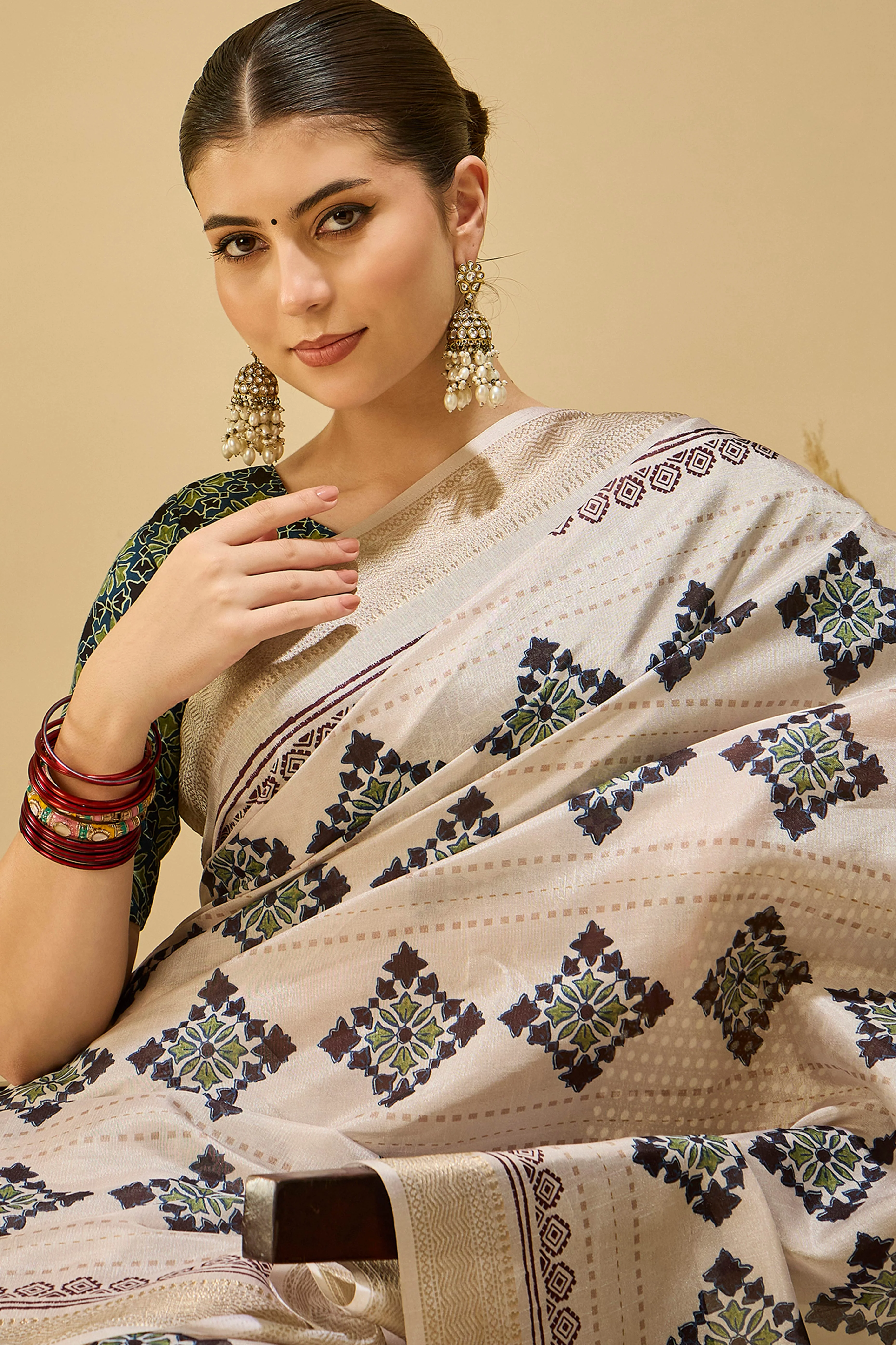 Ivory Cream Floral Printed Katki Cotton Silk Saree With Graceful Tassel Pallu - Image 7