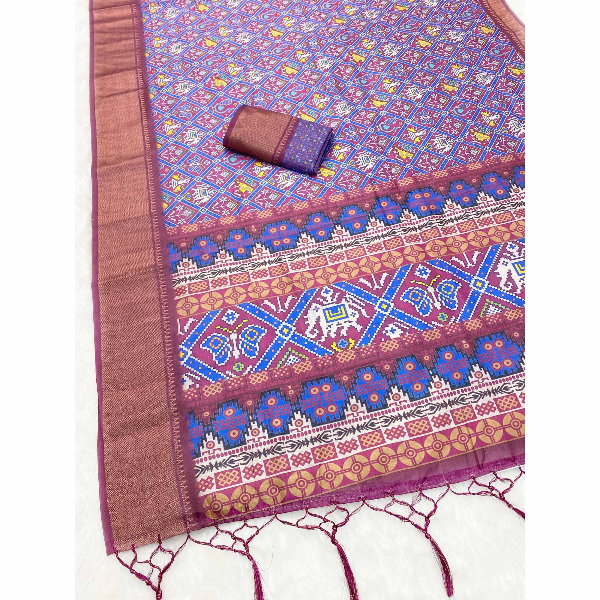 Lavender Dola Silk Saree Featuring Traditional Patan Patola Print - Image 4