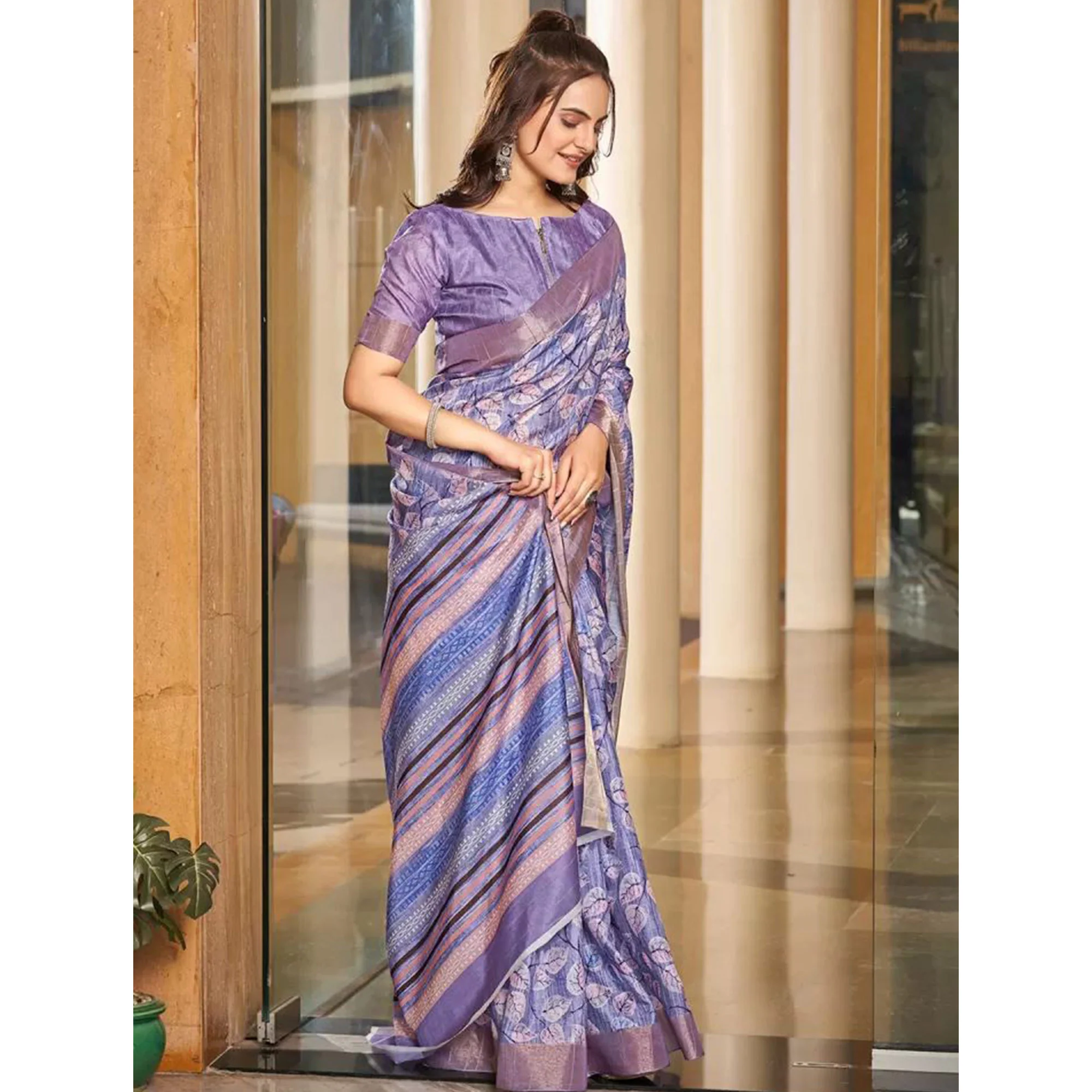 Lavender Floral Digital Printed Tussar Silk Saree - Image 4