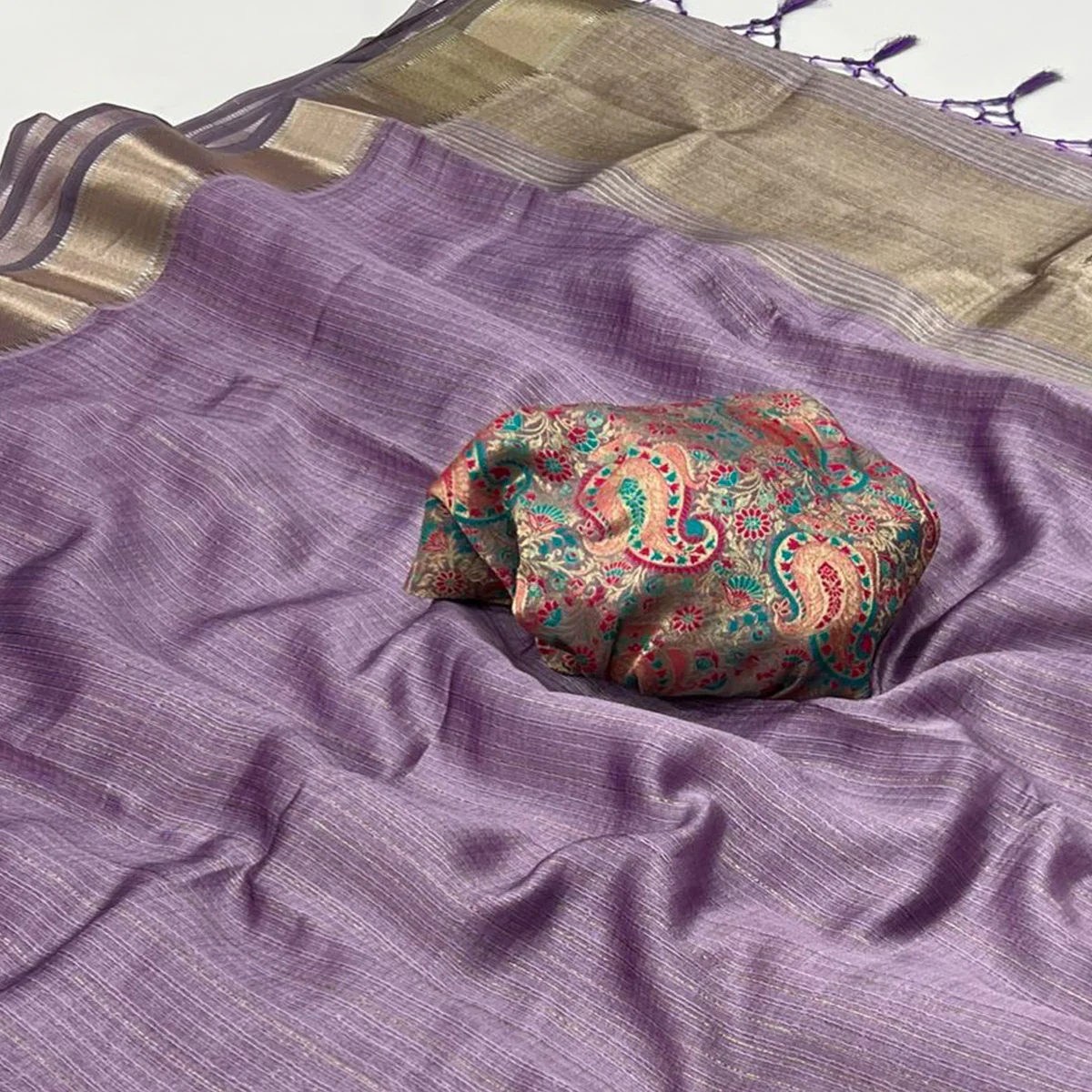 Lavender Handloom Woven Chiffon Saree - Image 2