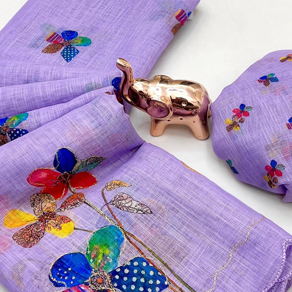 Lavender Linen Saree Featuring Floral Digital Print With Zari Outline & Cutwork Border - Image 2