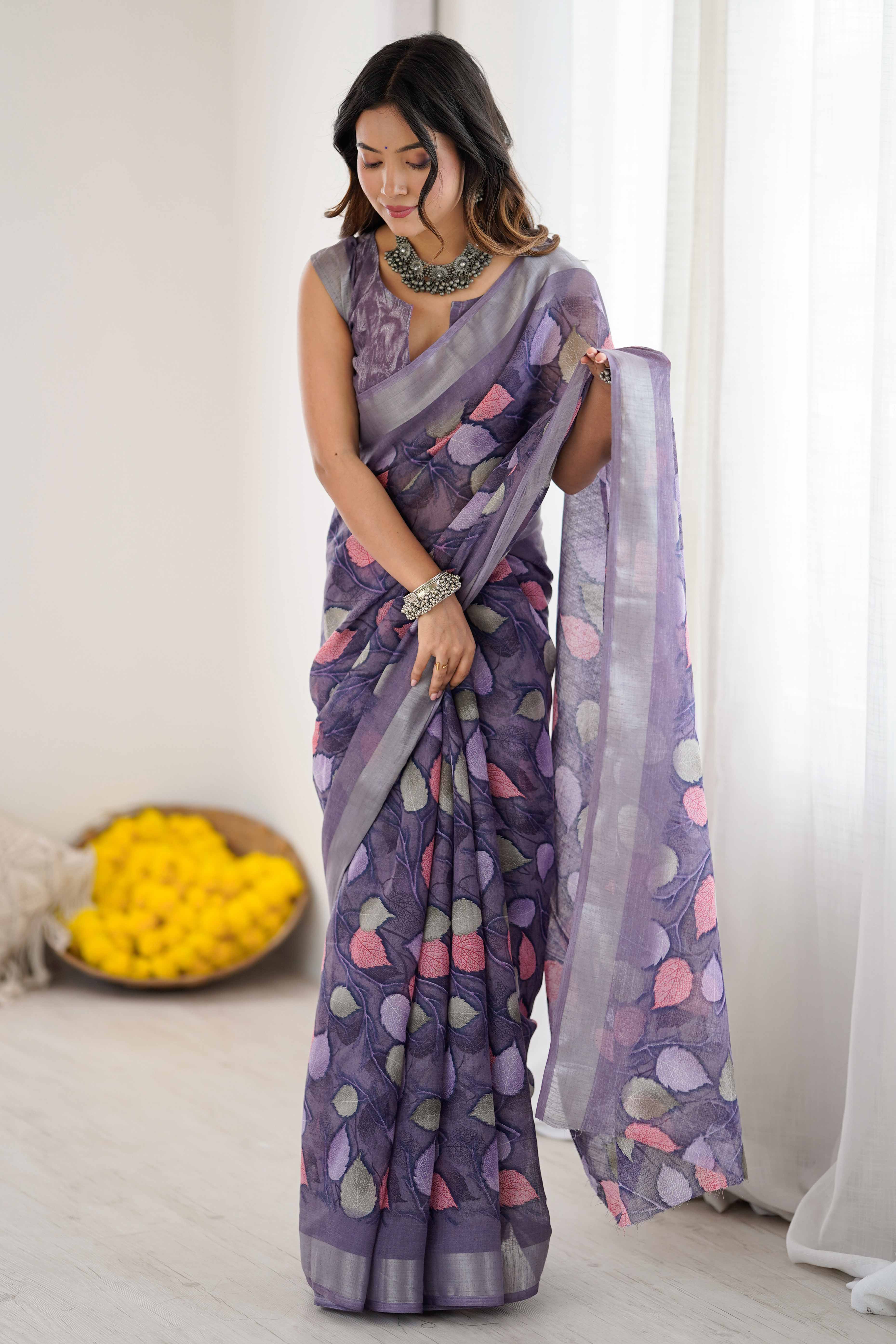 Lavender Linen Saree With Graceful All Over Leaf Pattern - Image 3