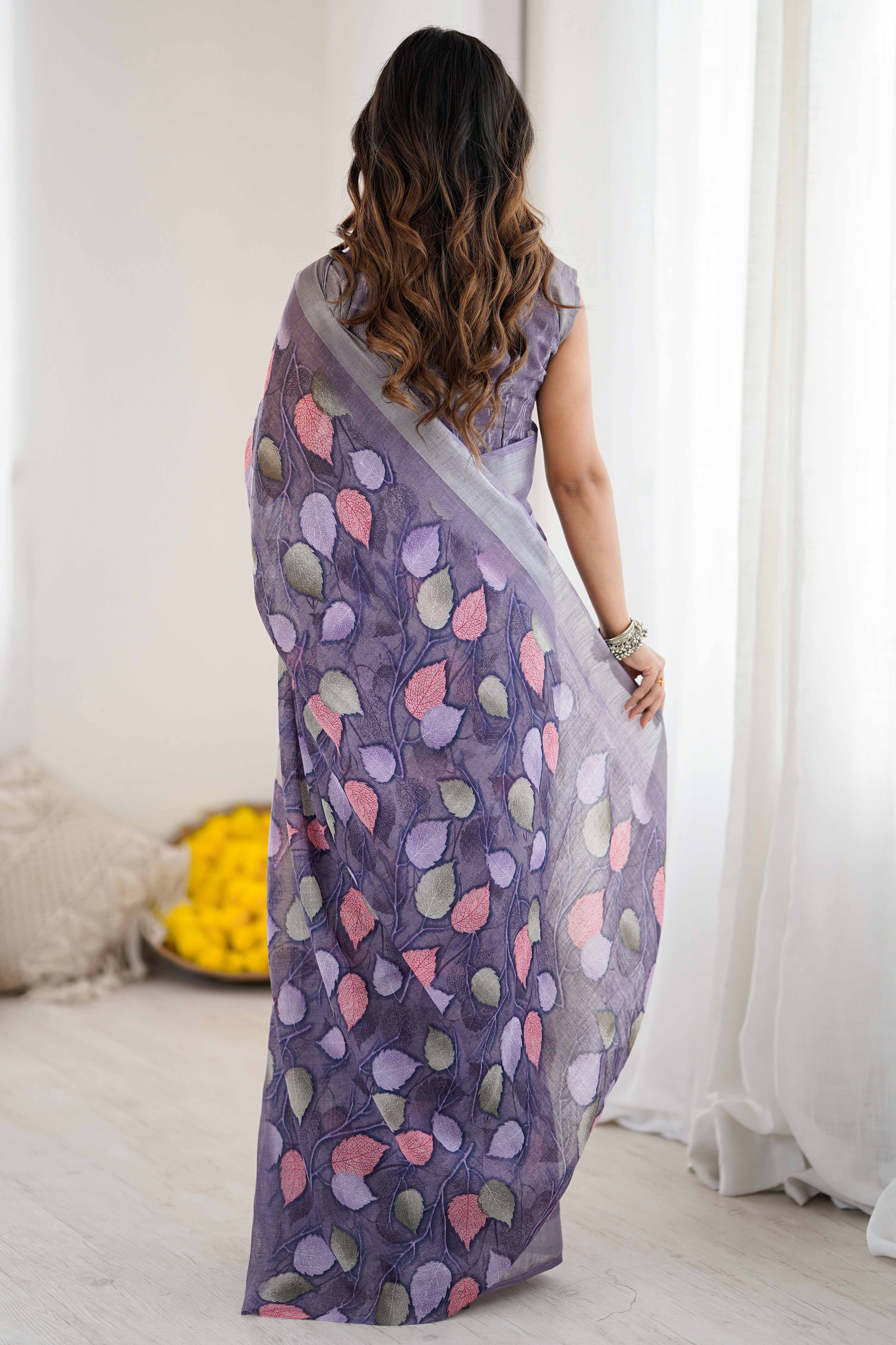 Lavender Linen Saree With Graceful All Over Leaf Pattern - Image 5