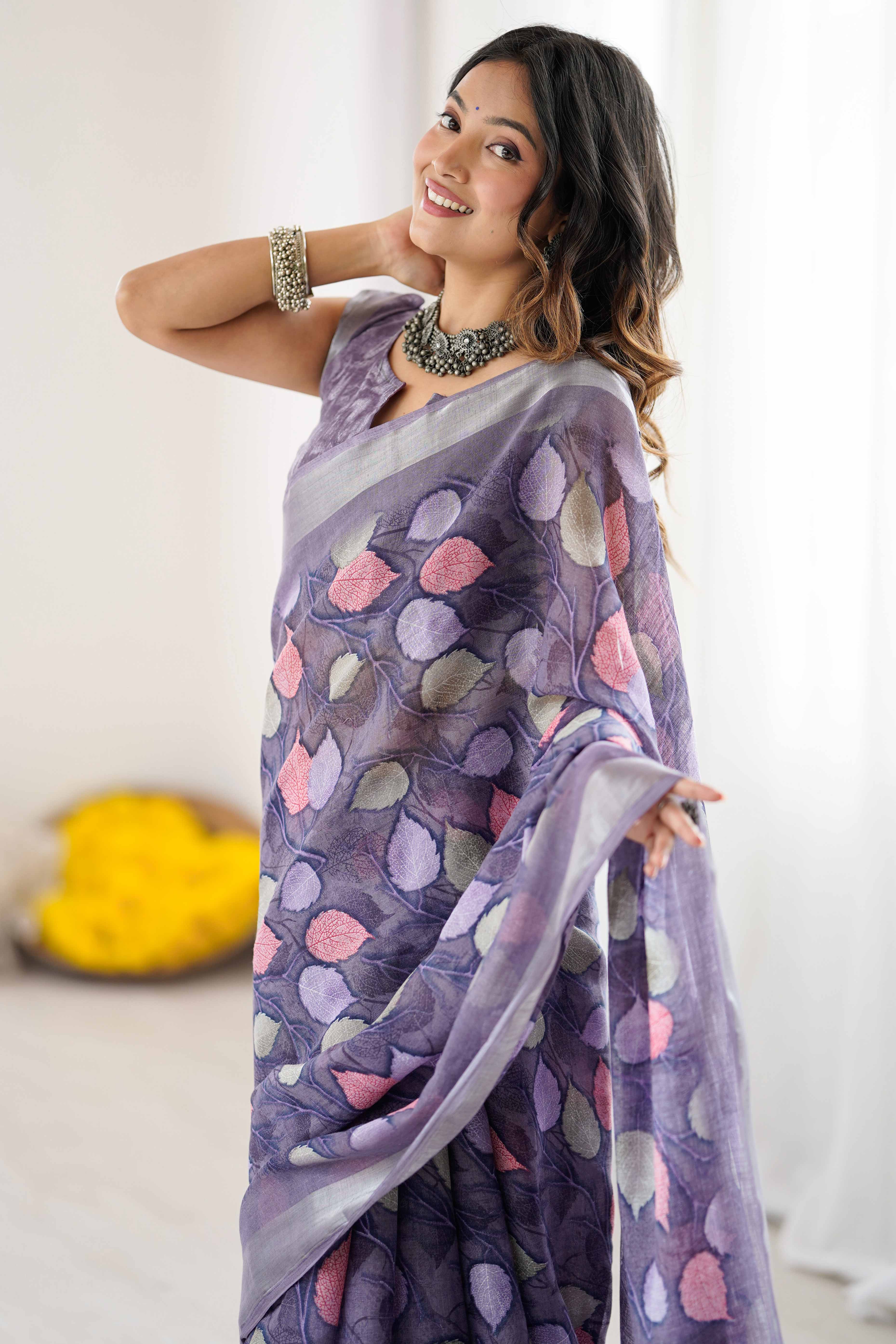 Lavender Linen Saree With Graceful All Over Leaf Pattern - Image 6