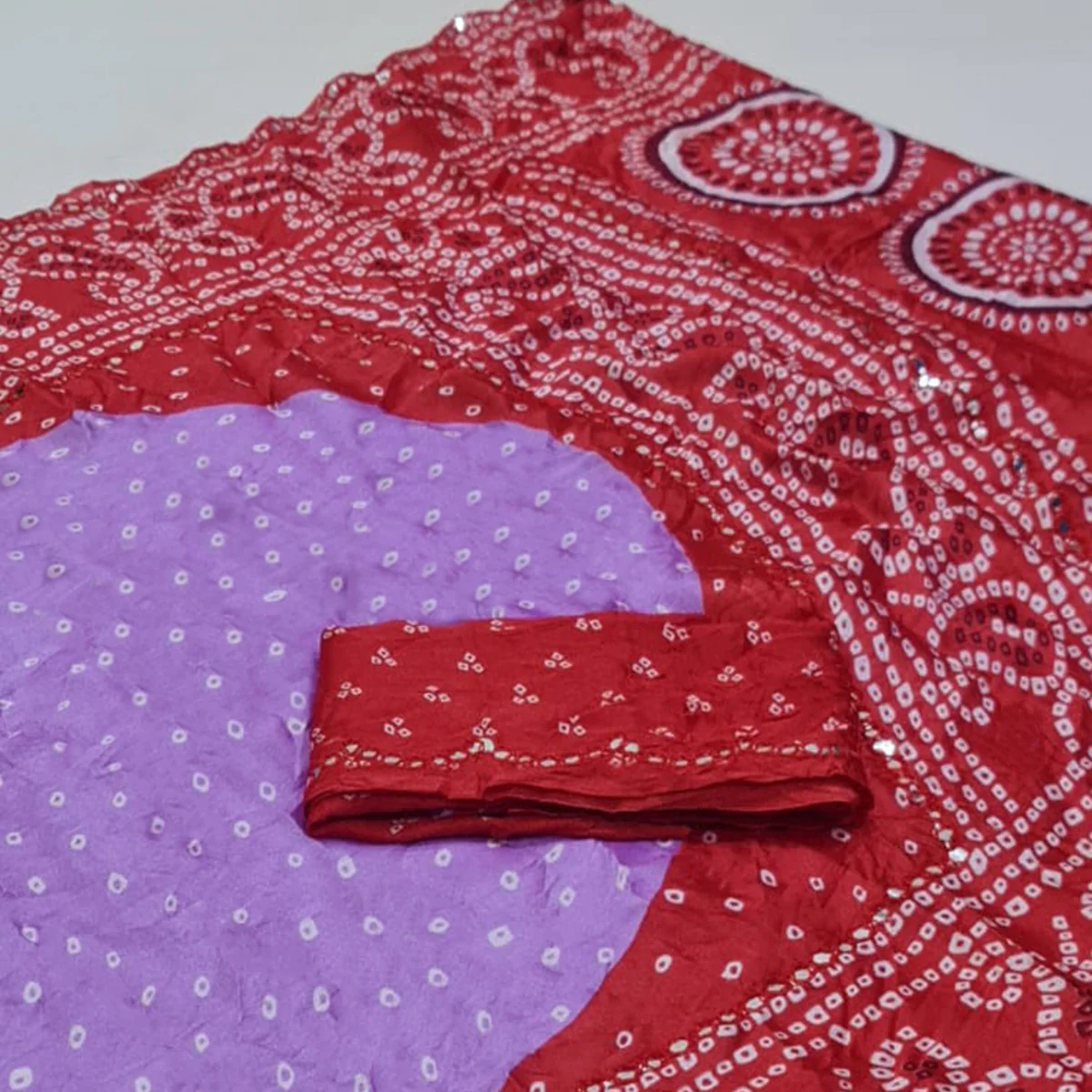 Lavender & Red Bandhani Printed Chiffon Saree - Image 2
