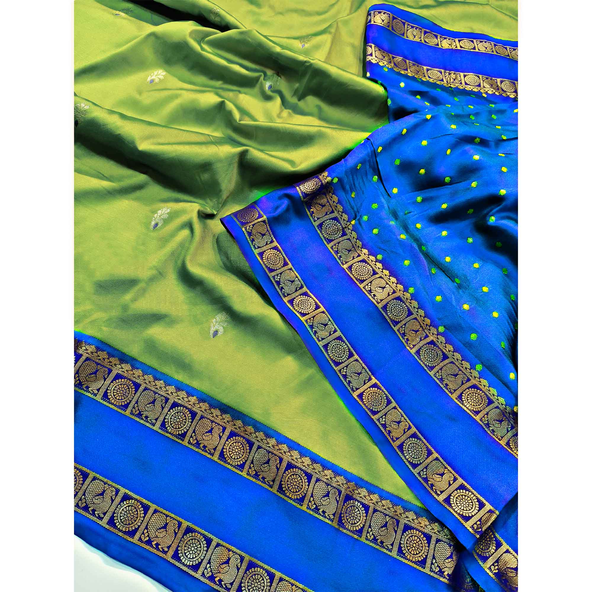 Lemon Green Handwoven Kanjivaram Silk Saree Detailed with Fine Zari Butti Motifs - Image 5