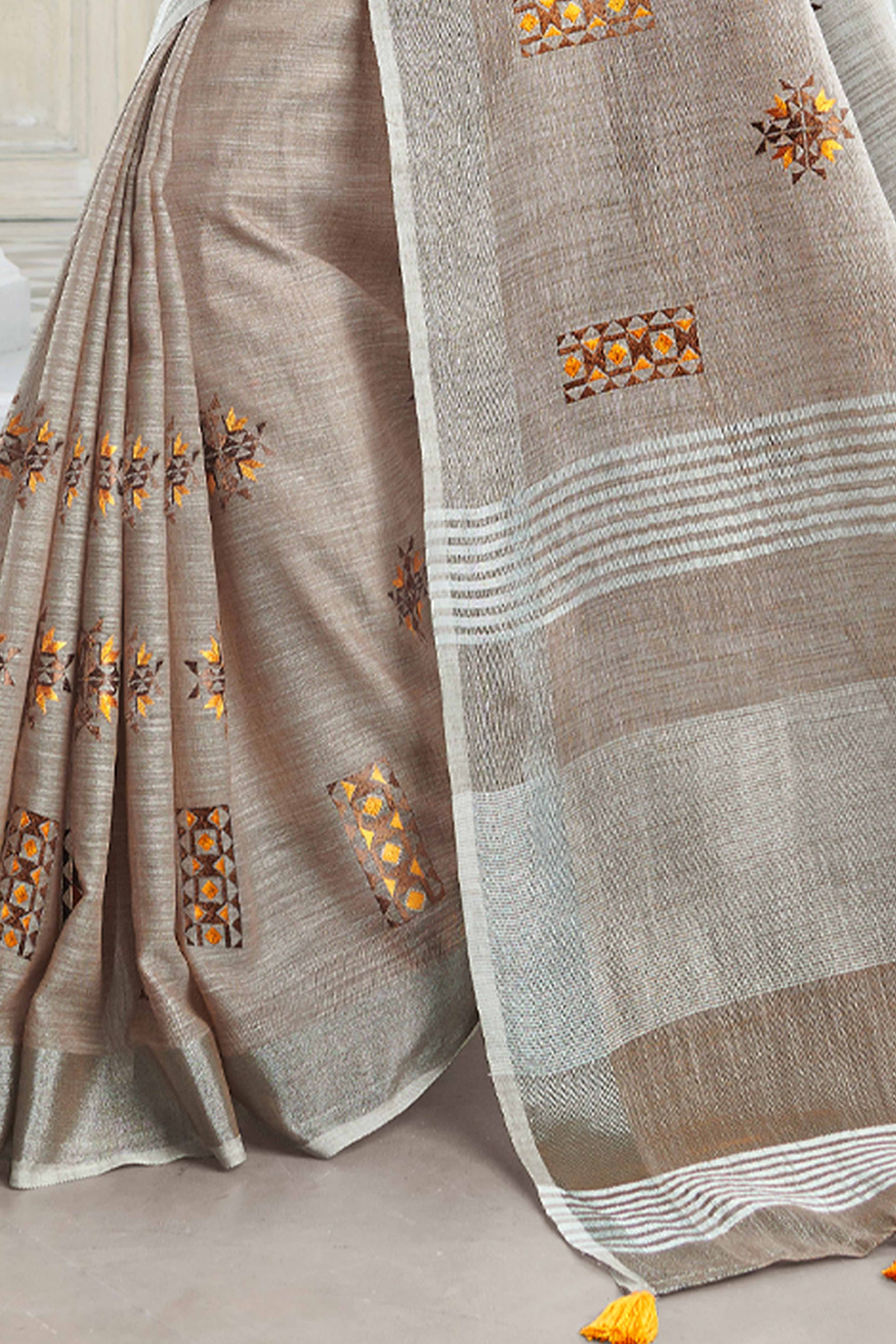 Light Beige Linen Saree with Intricate Floral Embroidery and Classic Weaving - Image 5