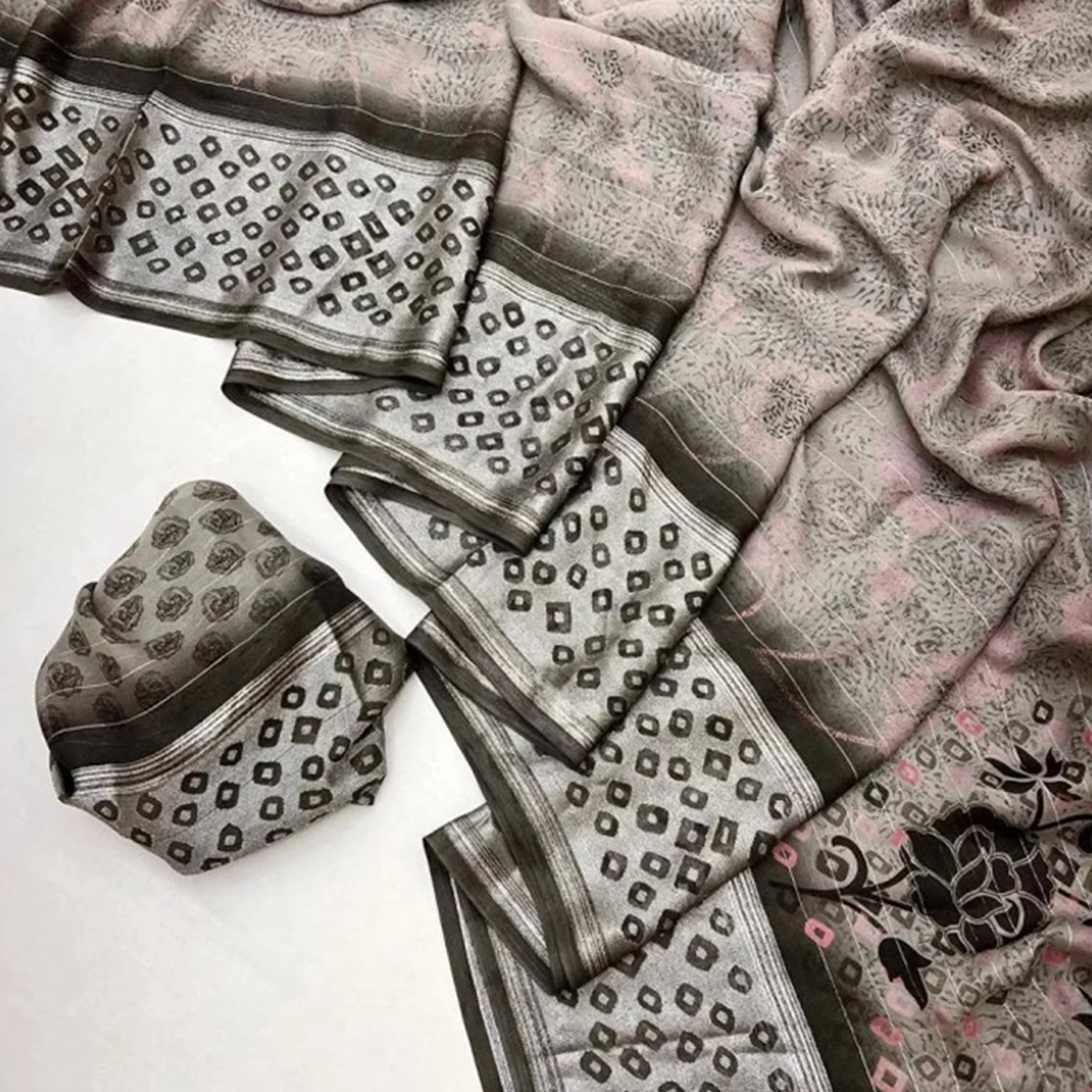 Light Brown Floral Printed Chiffon Saree - Image 3