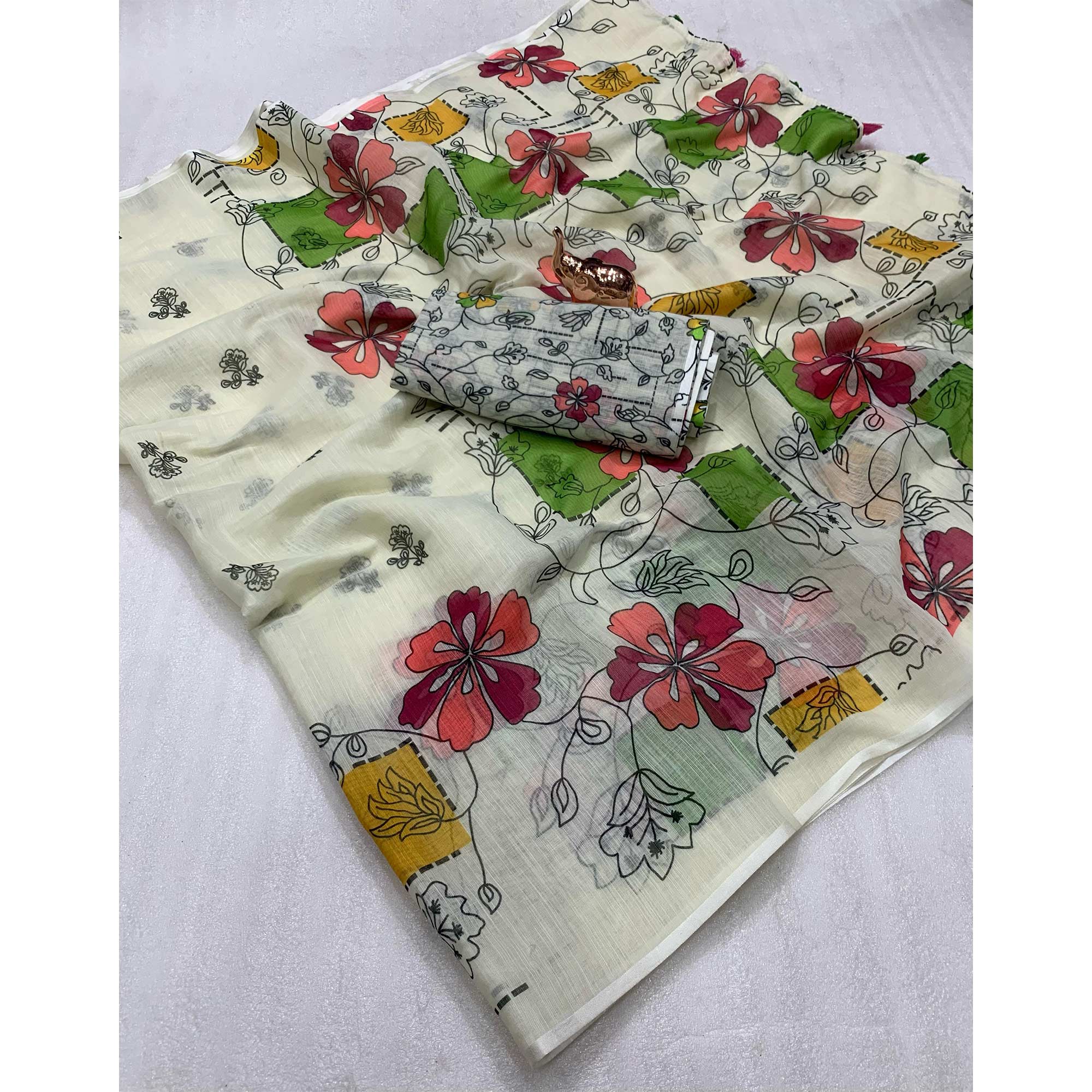Light Cream Floral Printed Linen Saree With Elegant Tassel Border - Image 3