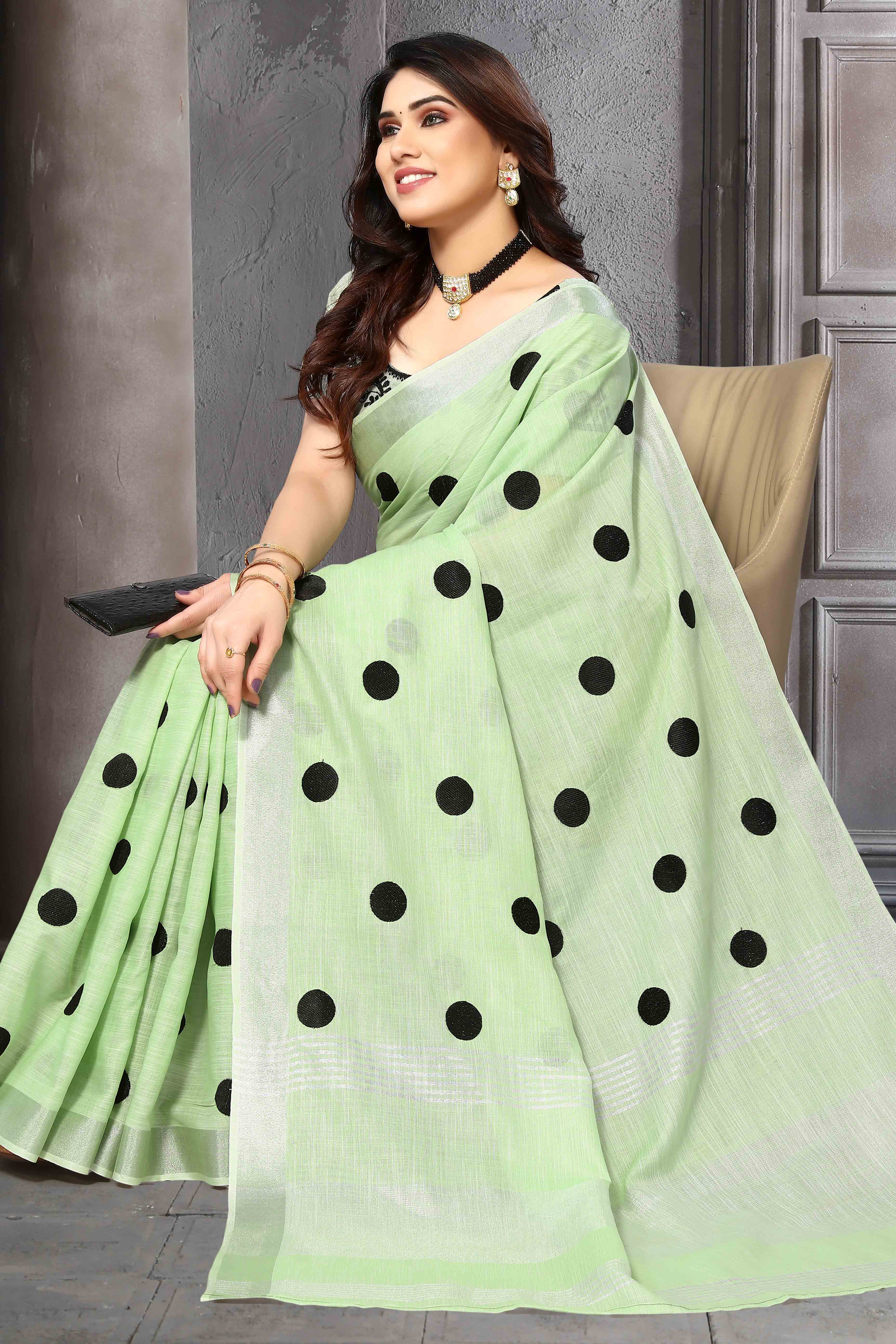 Light Green Embroidered Linen Cotton Saree With Zari Border - Image 4
