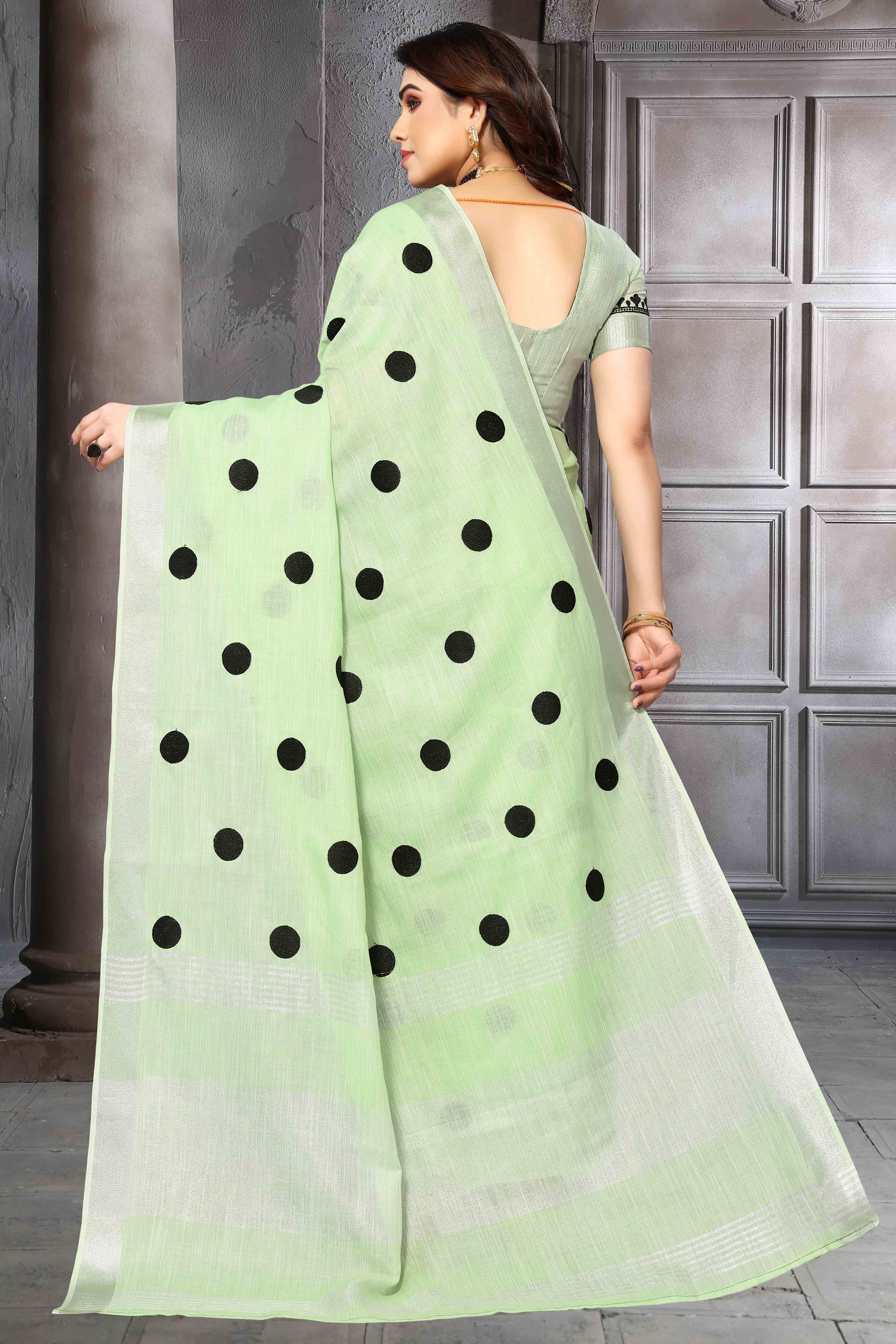 Light Green Embroidered Linen Cotton Saree With Zari Border - Image 5