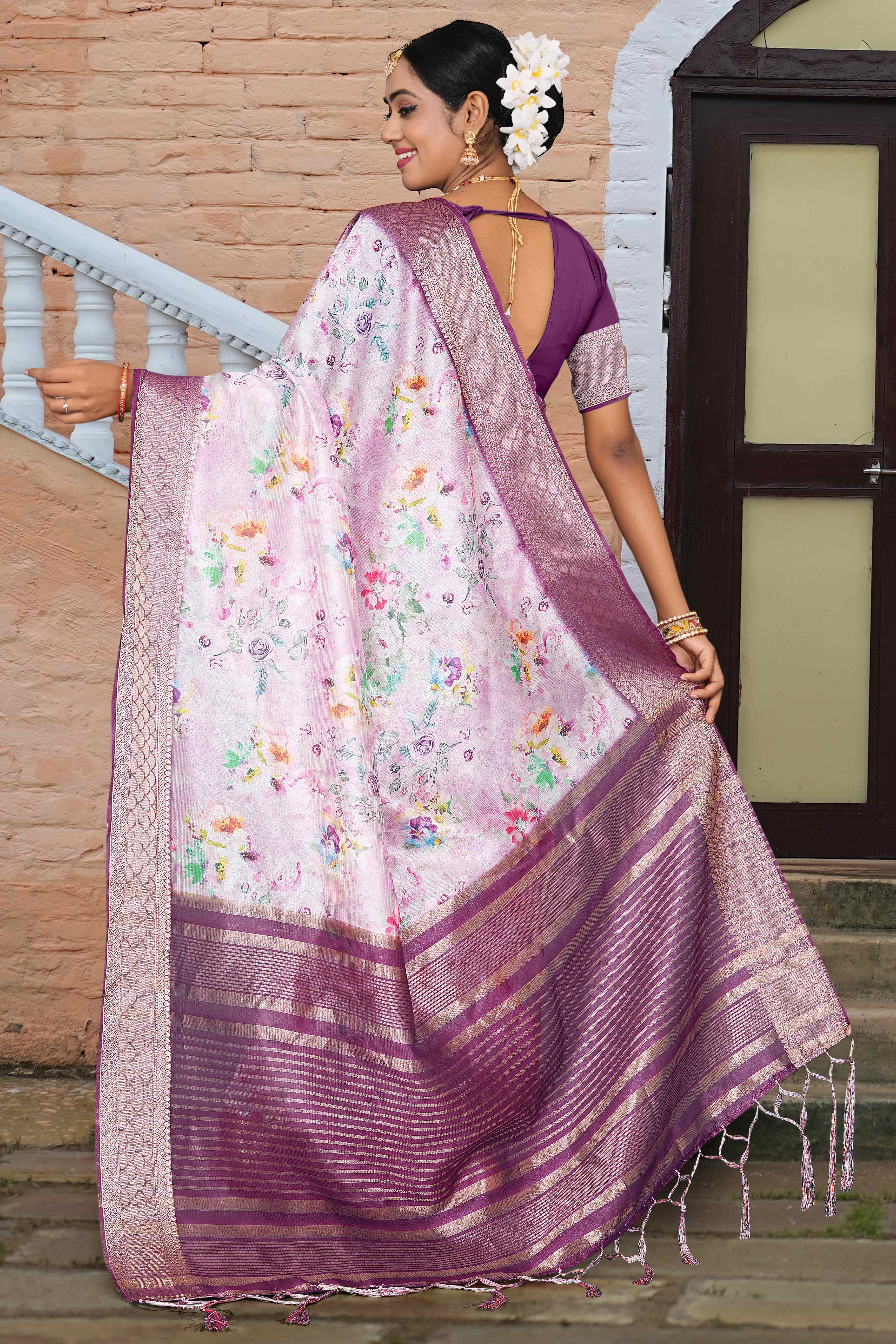 Light Purple Floral Digital Printed Silk Blend Saree With Intricate Weaving Border & Tassel Pallu - Image 4