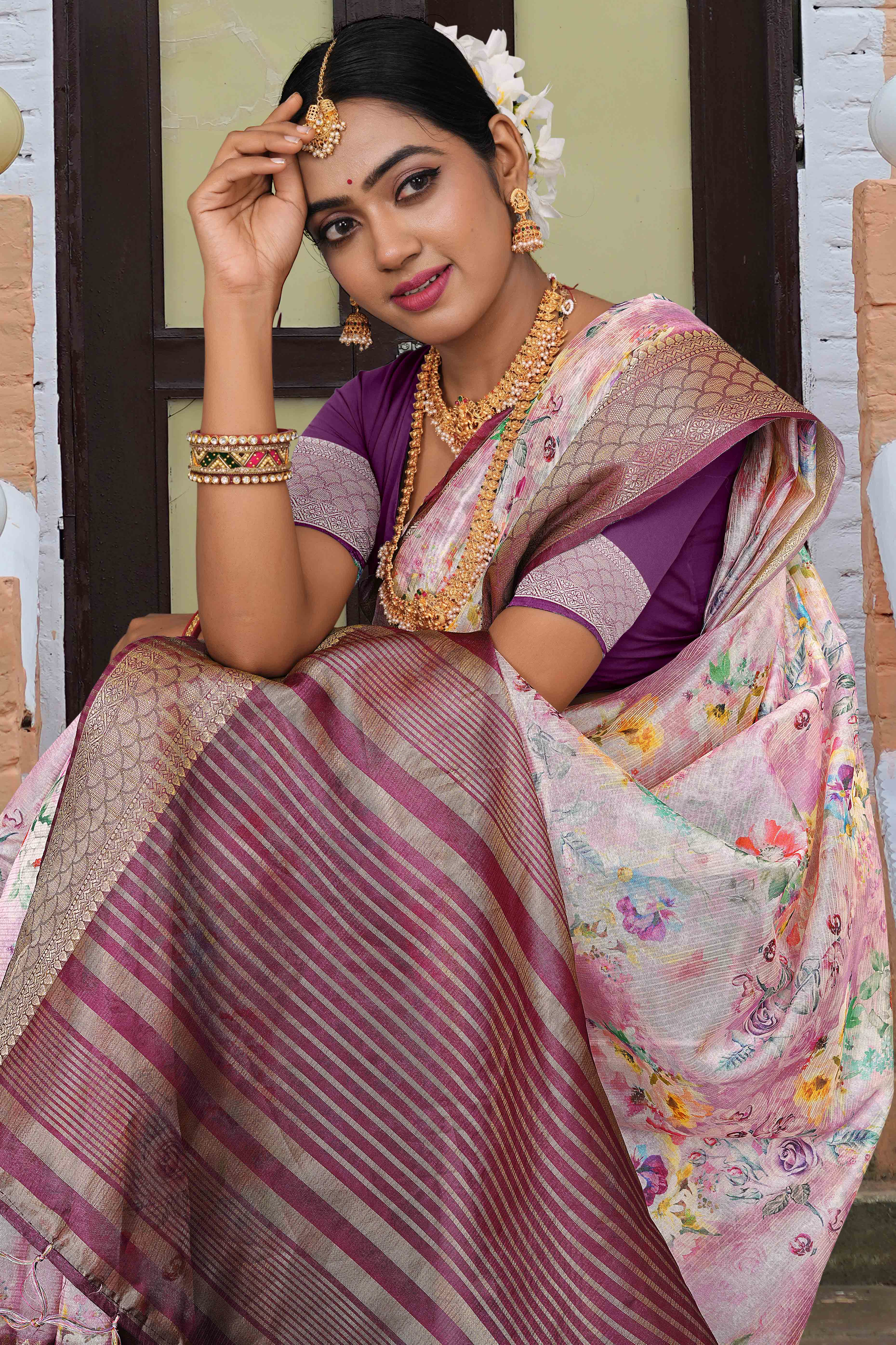 Light Purple Floral Digital Printed Silk Blend Saree With Intricate Weaving Border & Tassel Pallu - Image 5