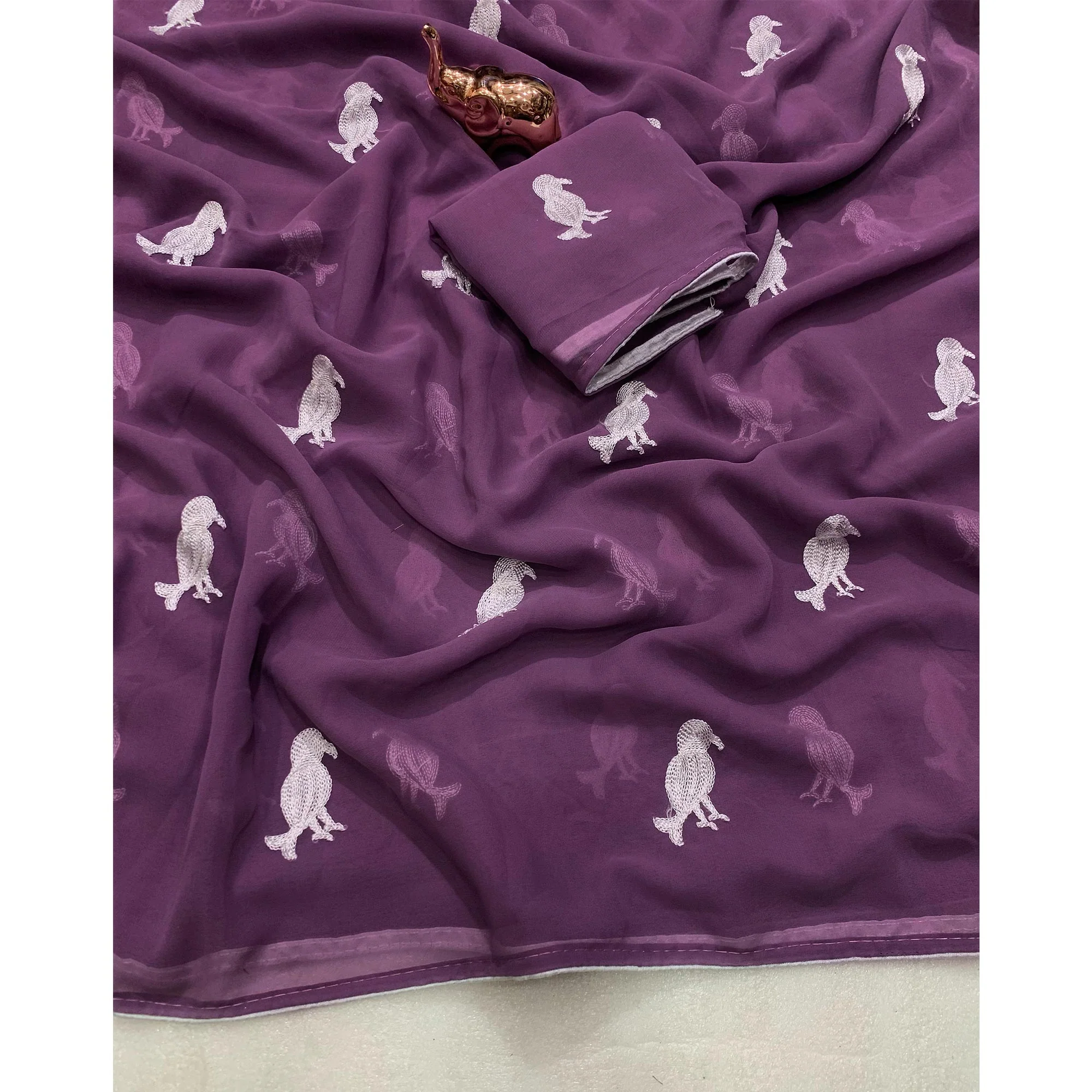 Light Purple Georgette Saree Adorned With Elegant Bird Embroidery - Image 3