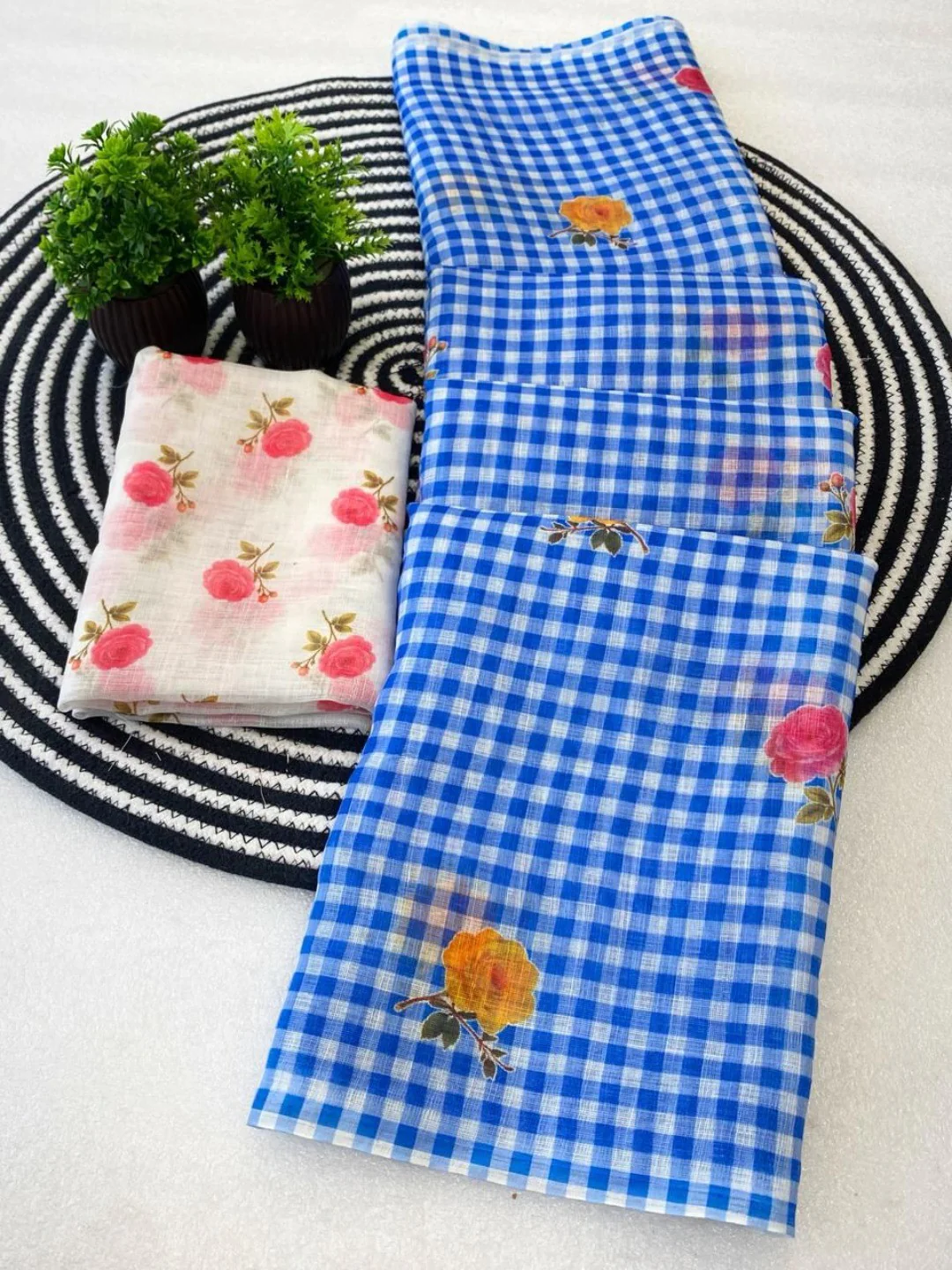 Lightweight Blue Linen Saree with Elegant Checked Pattern and Floral Detailing - Image 3
