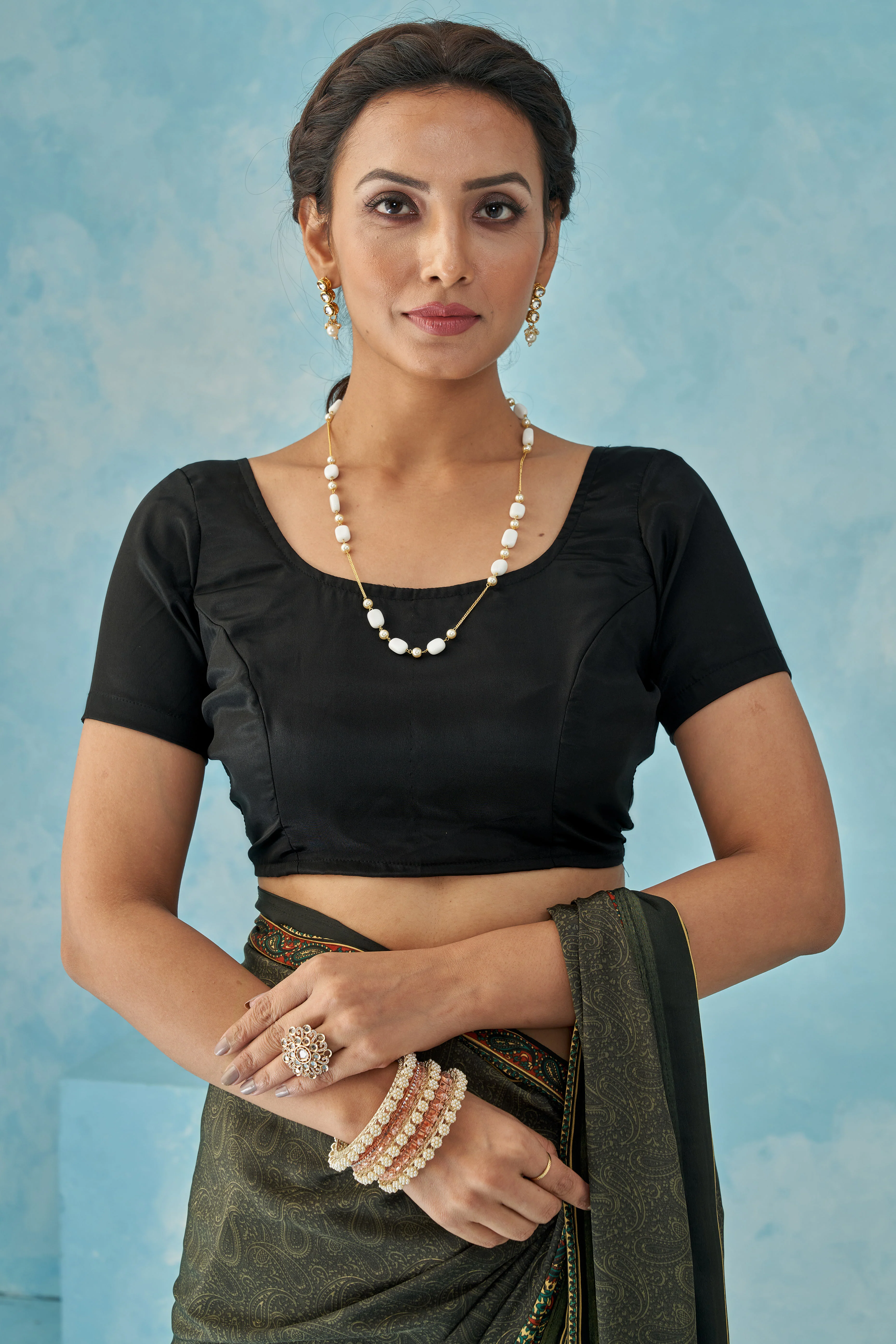 Lightweight Grey Paisley Printed Saree in Luxurious Silk Crepe - Image 4