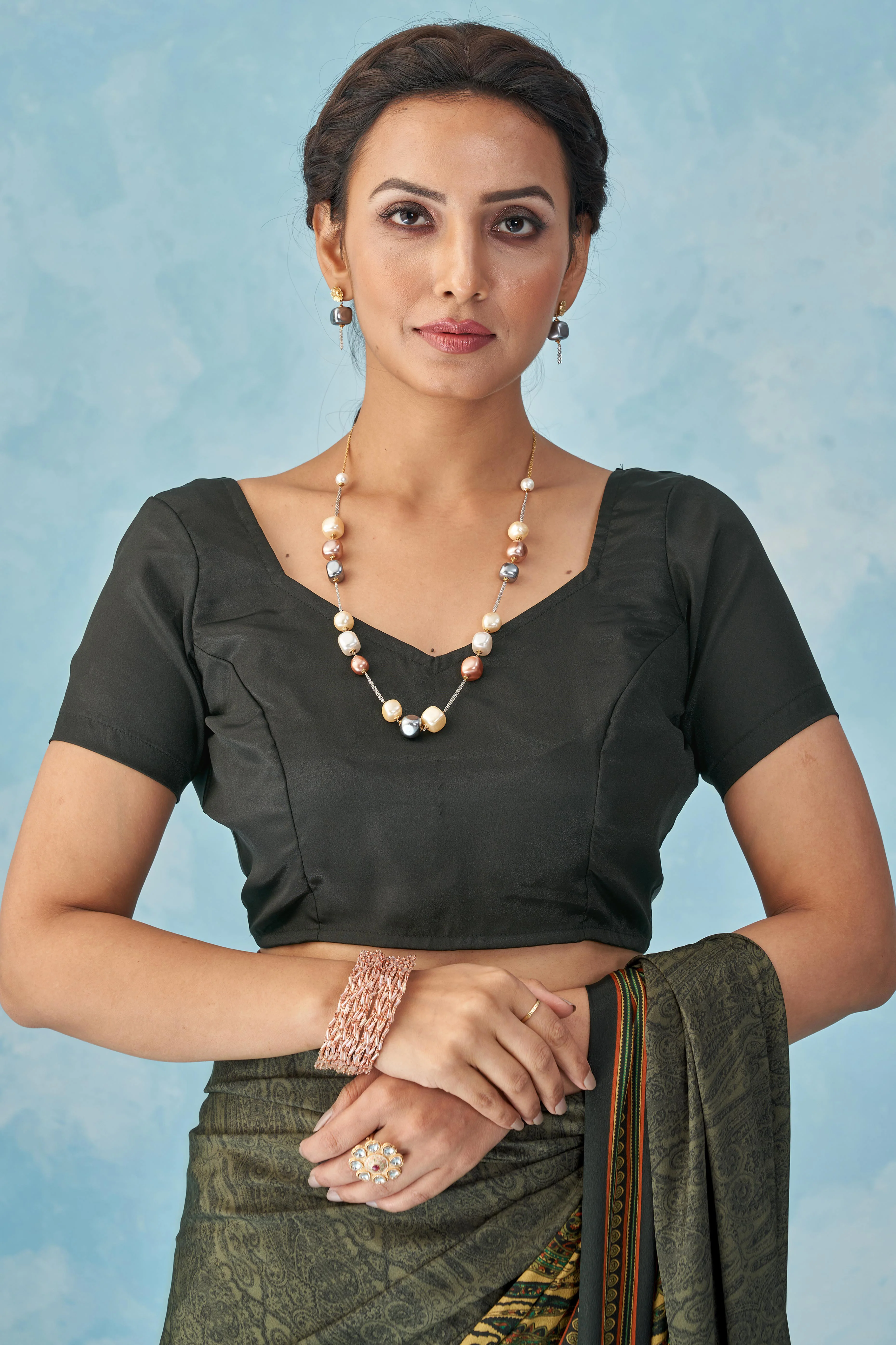 Lightweight Olive Paisley Printed Saree in Luxurious Silk Crepe - Image 4