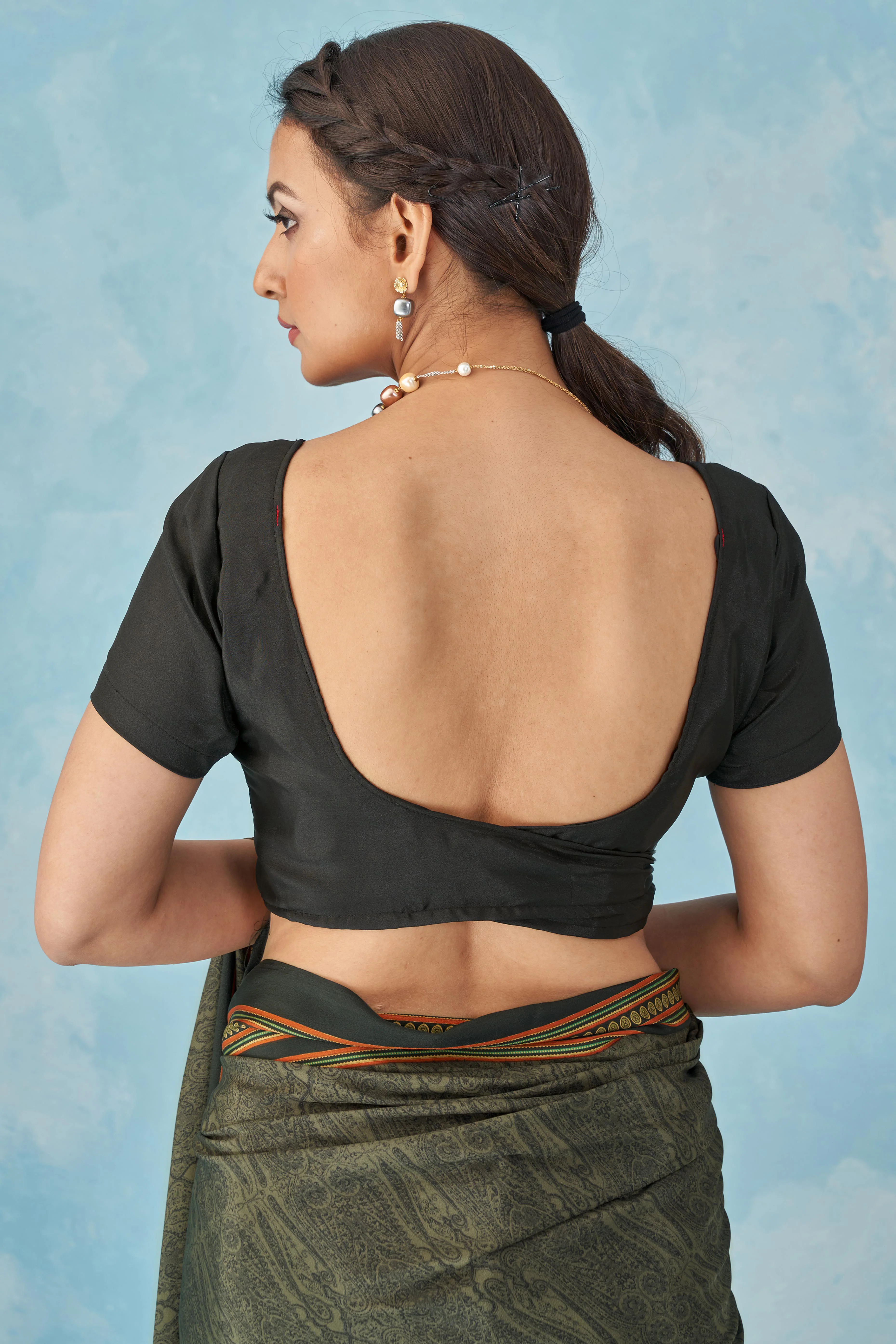Lightweight Olive Paisley Printed Saree in Luxurious Silk Crepe - Image 5
