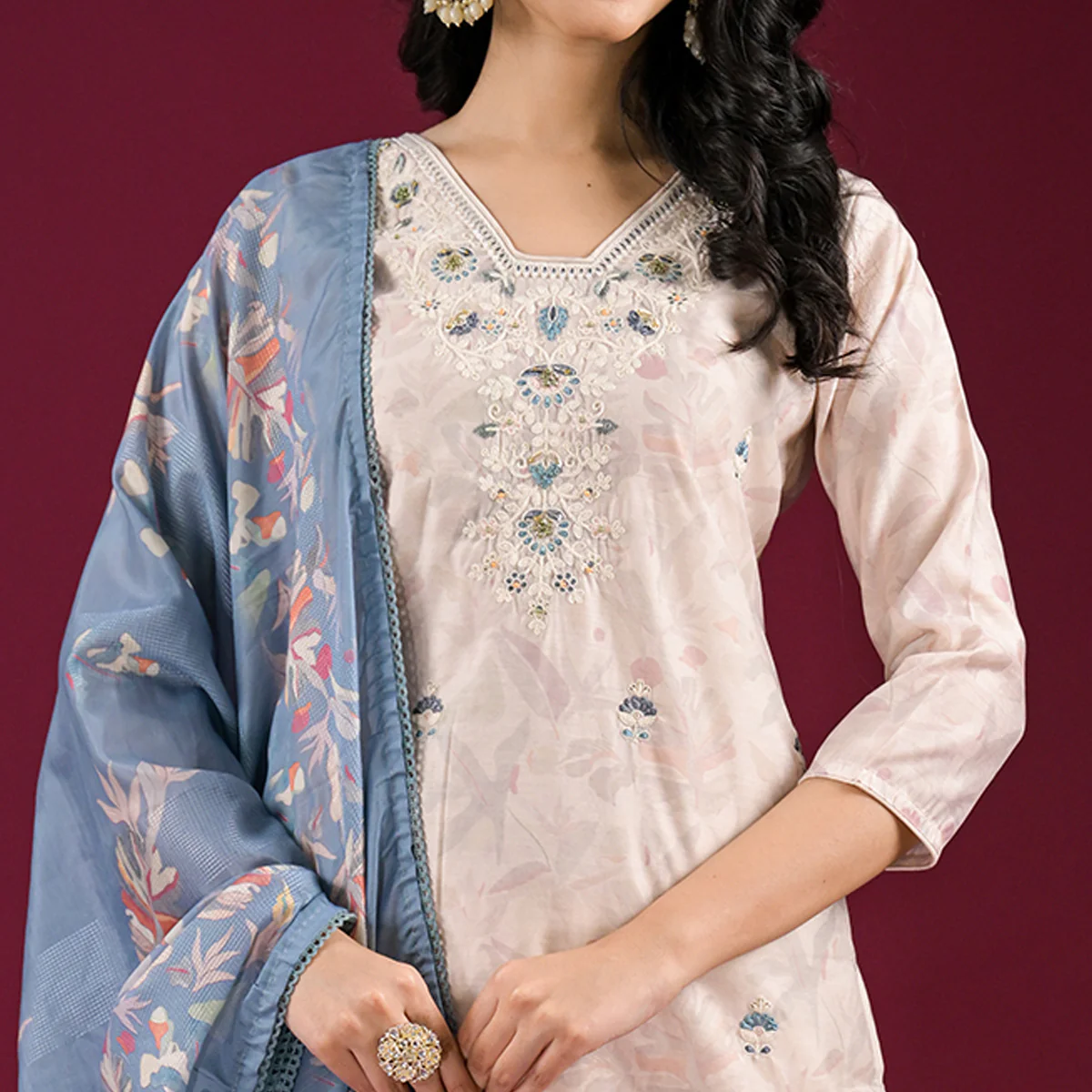 Linen White Floral Embroidered Chanderi Silk Salwar Suit - Image 3