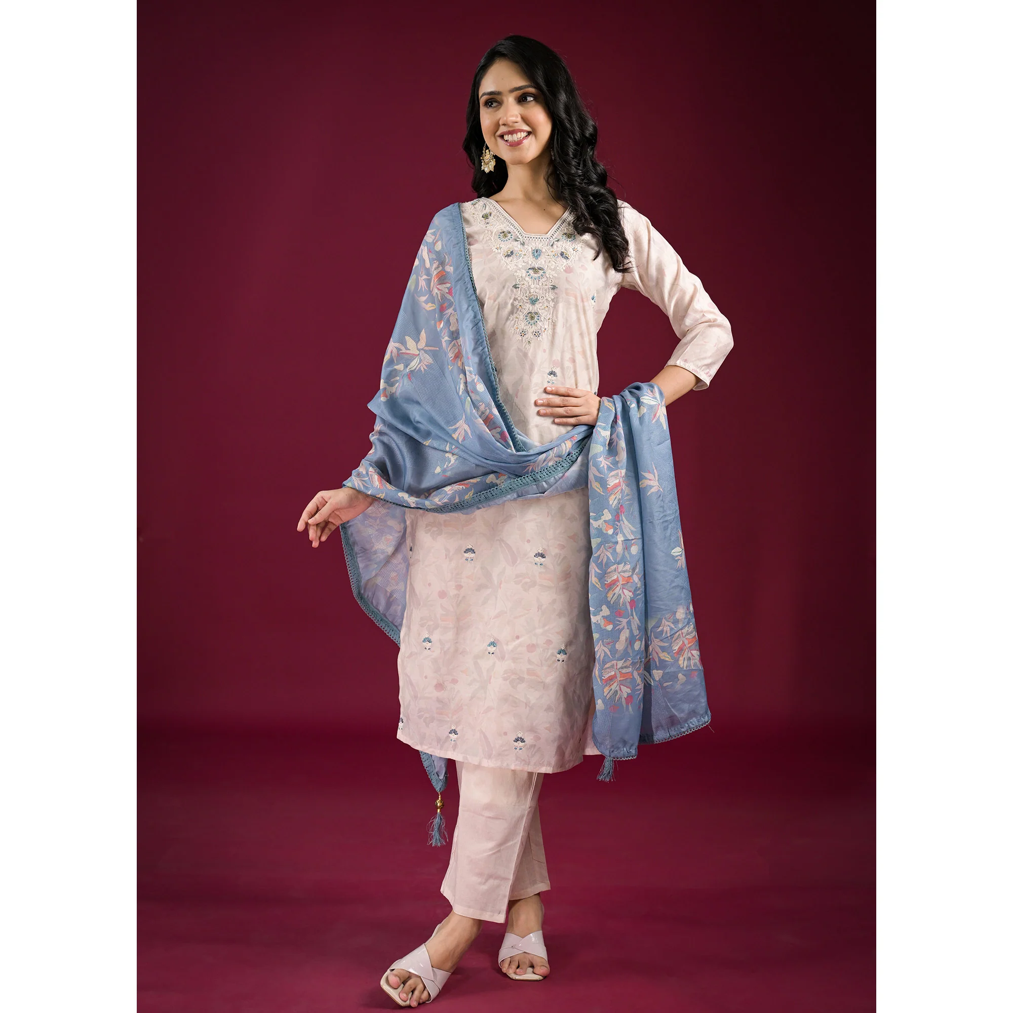 Linen White Floral Embroidered Chanderi Silk Salwar Suit - Image 4