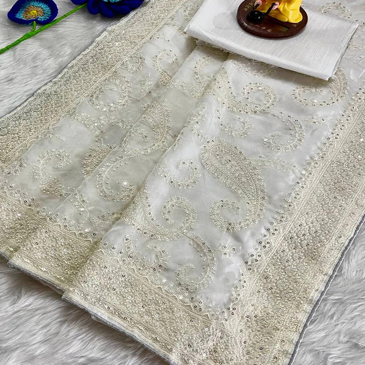 Lustrous White Organza Silk Saree Beautified With Paisley Embroidery & Glittering Sequins Work - Image 2