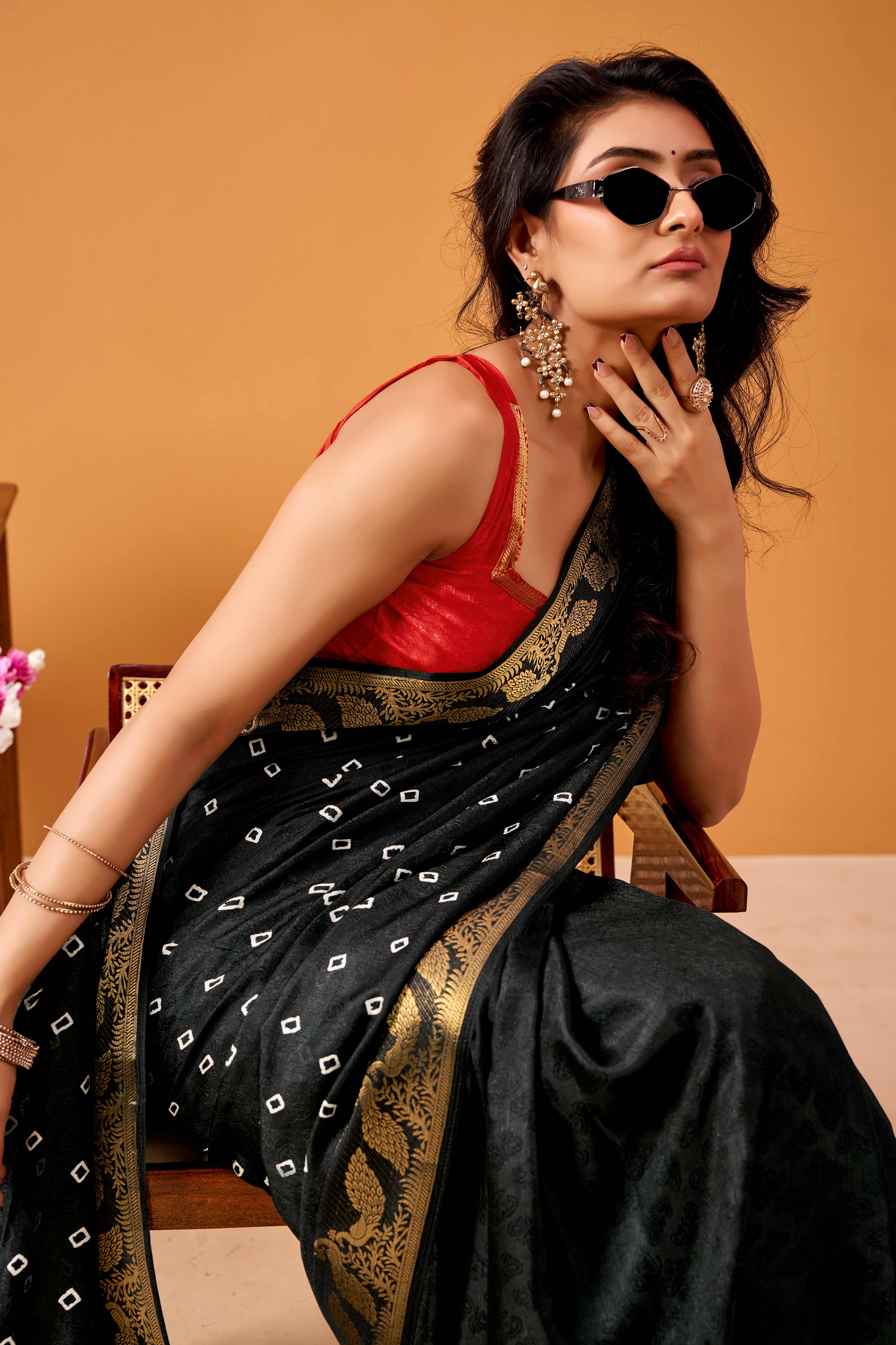 Luxurious Black Tussar Silk Saree Featuring Traditional Bandhani Print & Peacock Jacquard Border - Image 5
