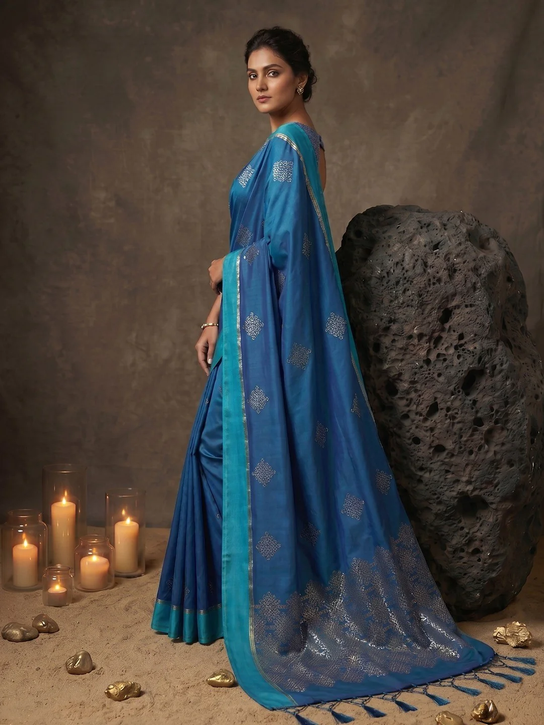 Luxurious Blue Silk Blend Saree Featuring Elegant Zari Weaving Work & Tassel Accents - Image 4