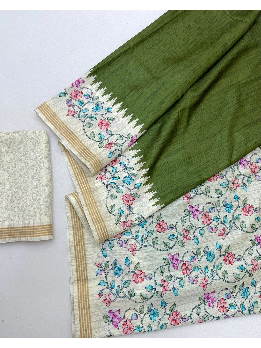 Luxurious Green Floral Digital Print Dola Silk Saree With Stylish Designer Work - Image 2