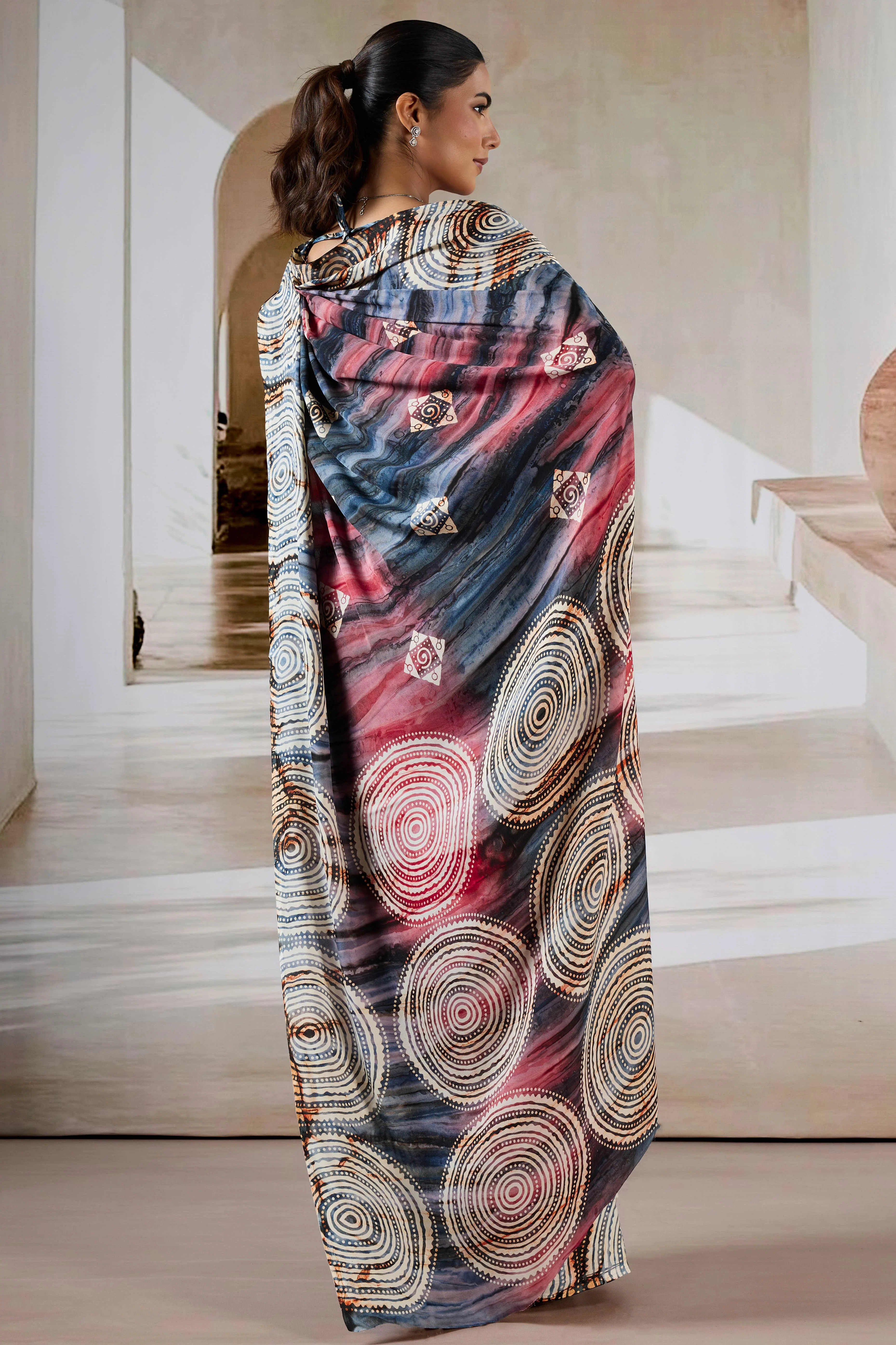 Luxury Charcoal Grey Abstract Prism Print Modal Satin Saree Featuring Artistic Work - Image 5