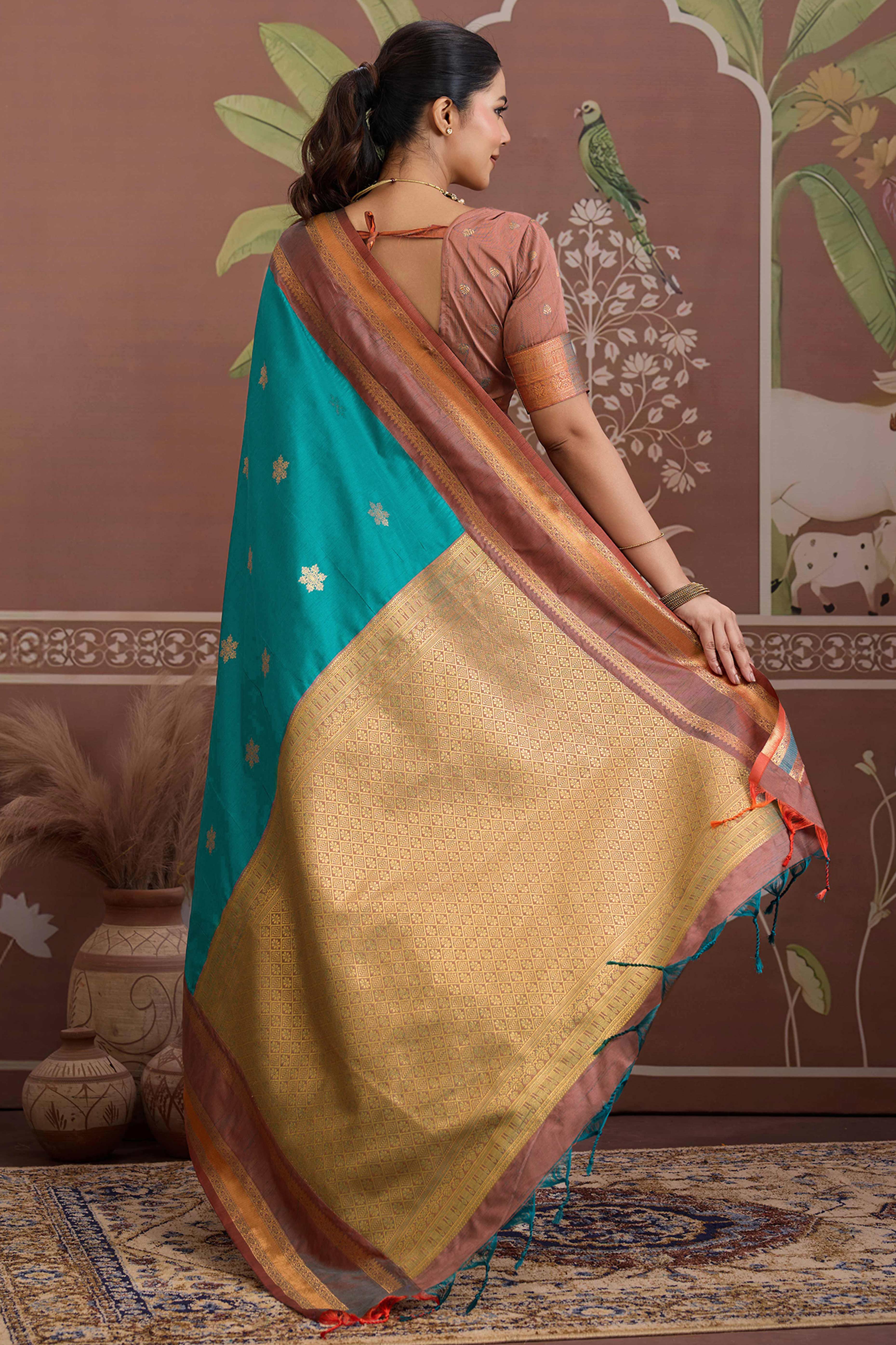 Luxury Style Morpich Green Saree in Silk Blend with Intricate Zari Work - Image 4