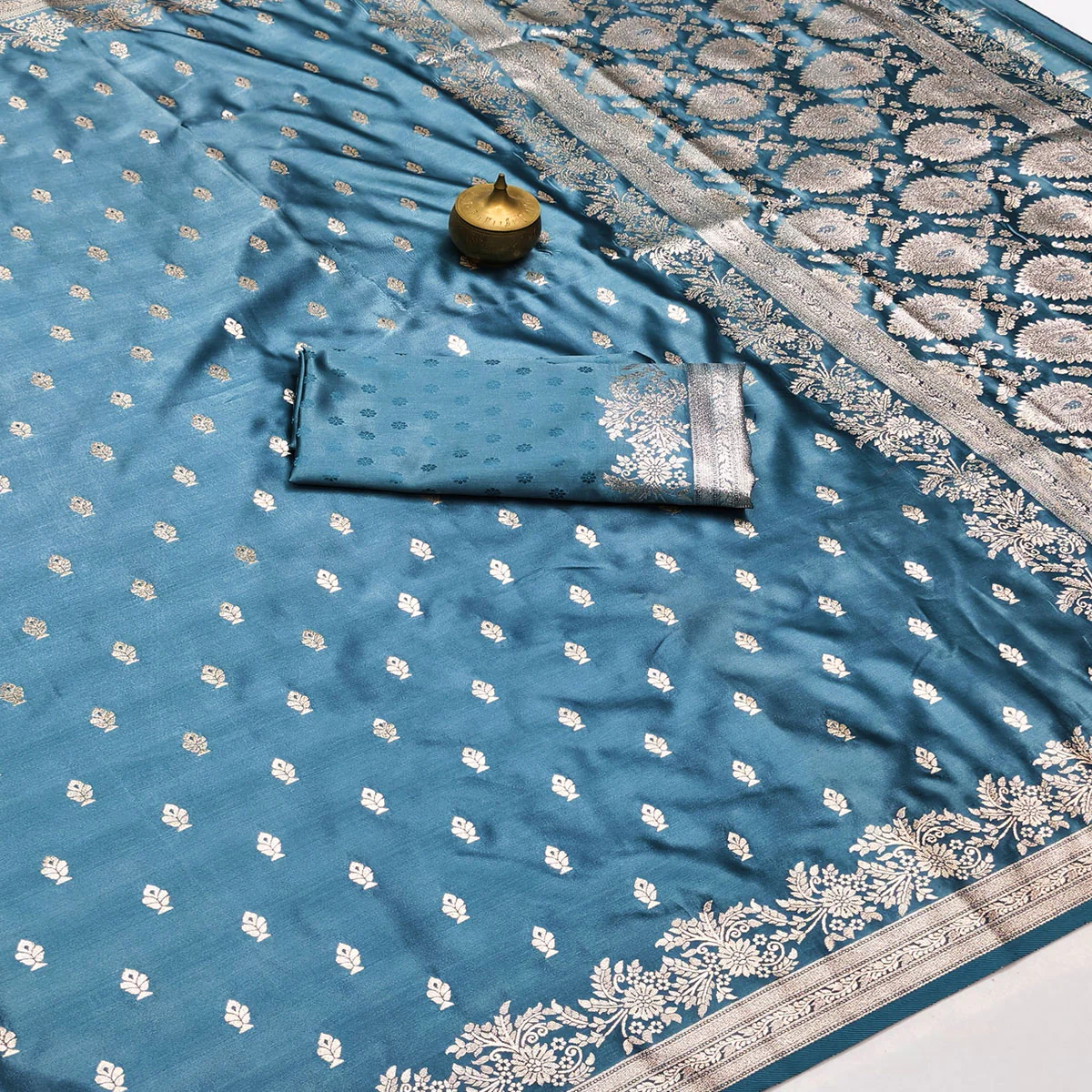 Luxury Teal Silk Saree with Classic Zari Butti Woven Patterns - Image 2
