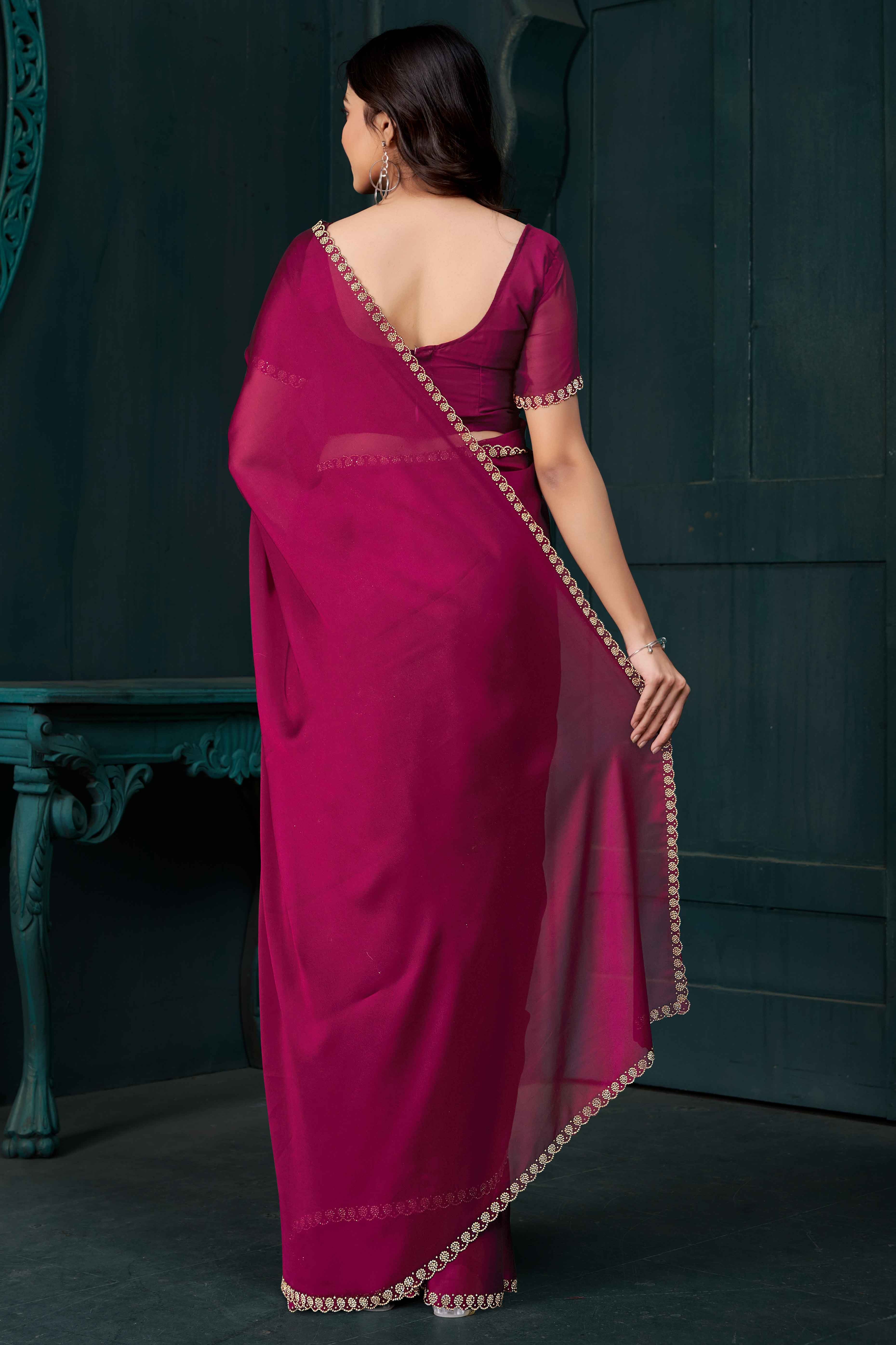 Magenta Crepe Silk Solid Saree With Elegant Zarkan Border Detailing - Image 4