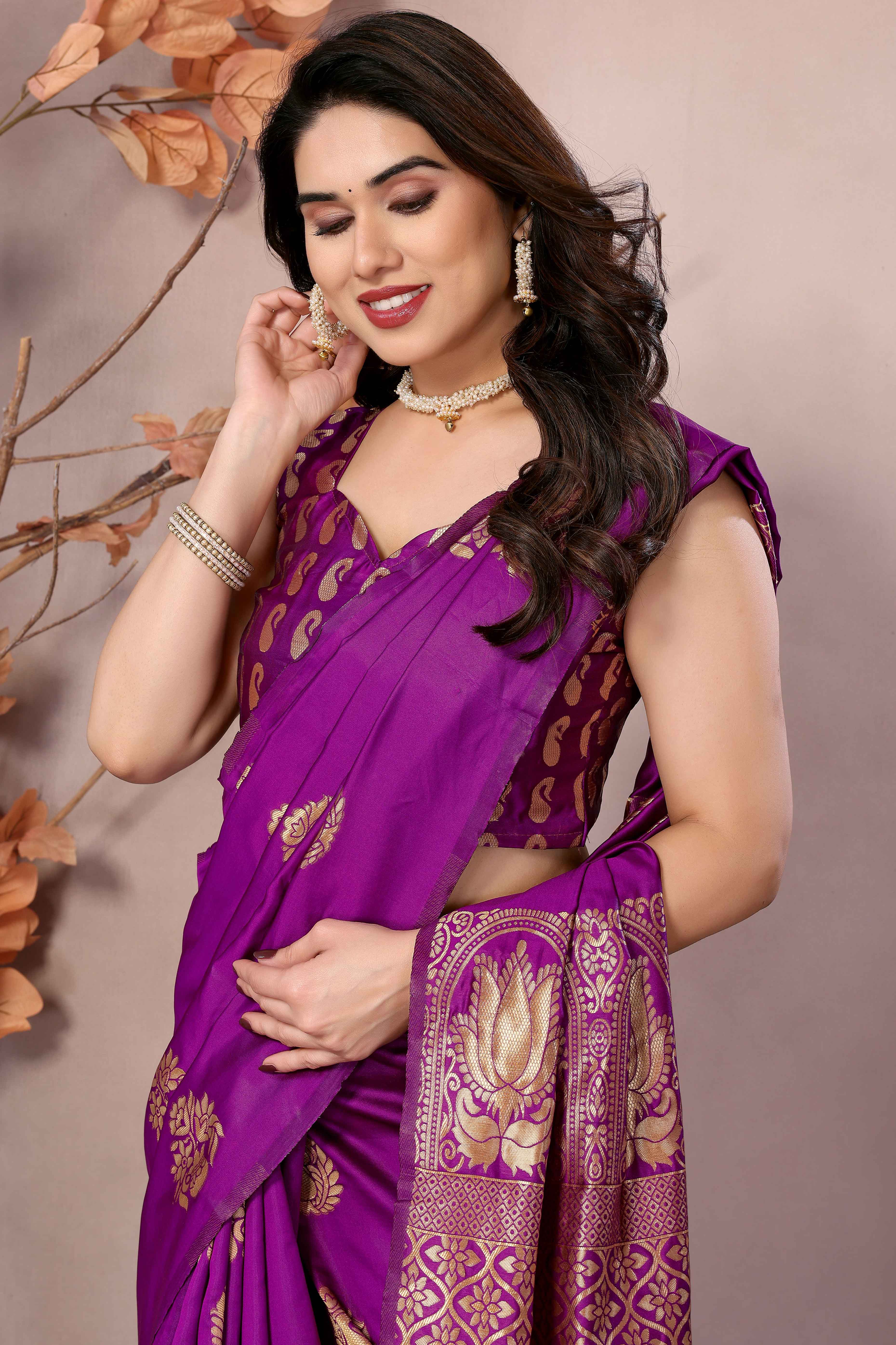 Magenta Floral Woven Banarasi Silk Saree - Image 6