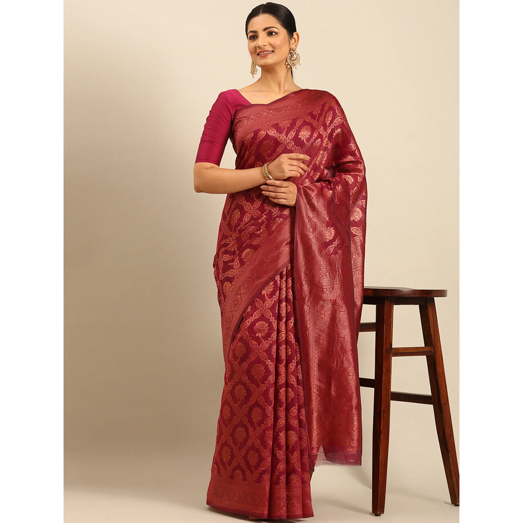 Magenta Floral Woven Cotton Silk Saree - Image 4