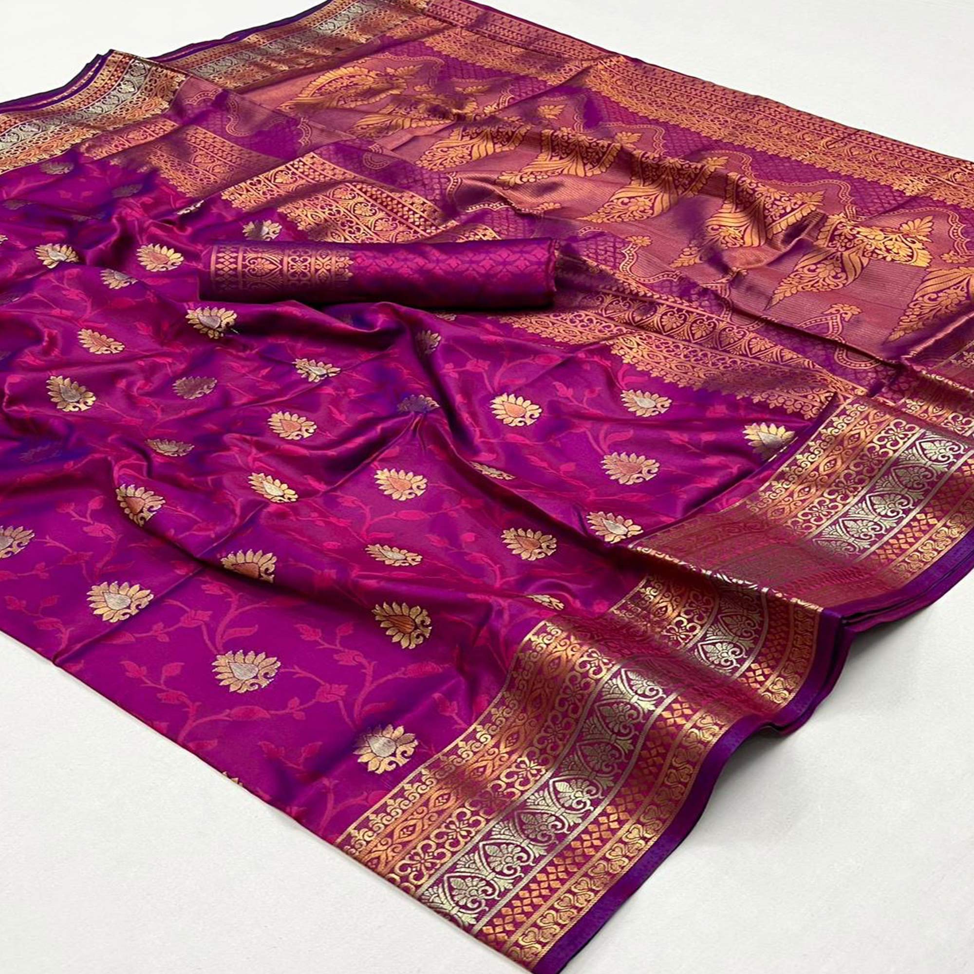 Magenta Floral Zari Work Woven Banarasi Silk Saree - Image 4