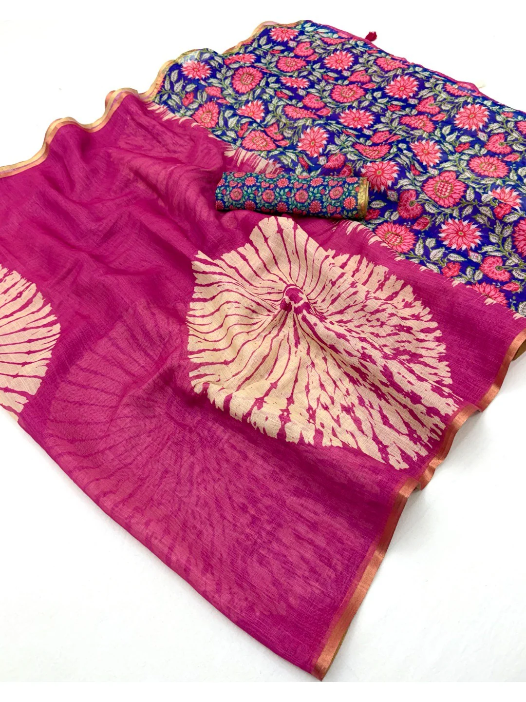 Magenta Linen Saree with White Abstract Design Lightweight Comfortable Outfit - Image 2