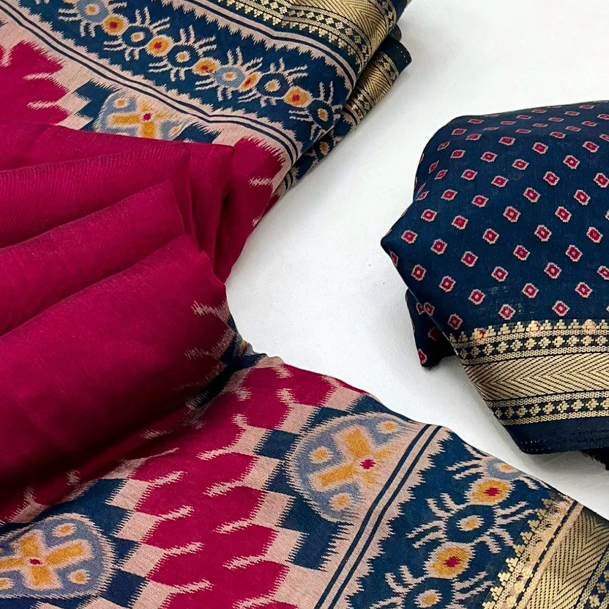 Magenta Patola Print Mulmul Cotton Saree with Shimmering Zari Trim - Image 2