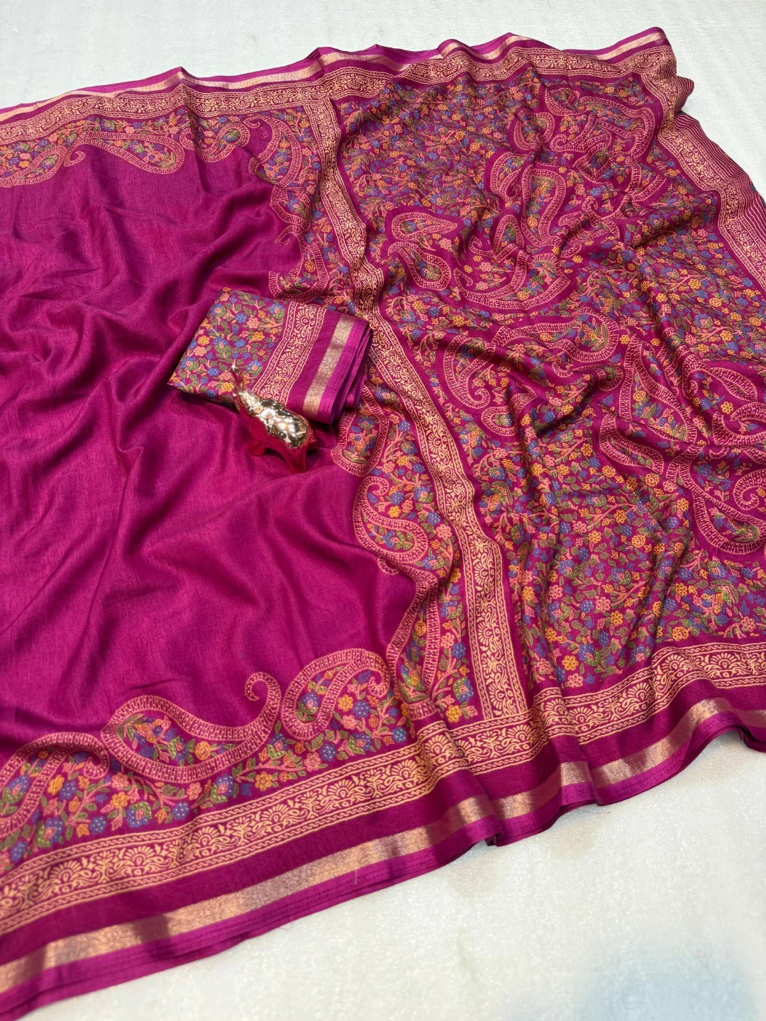 Magenta Tussar Silk Saree with Classic Paisley Pattern and Refined Traditional Finish - Image 2
