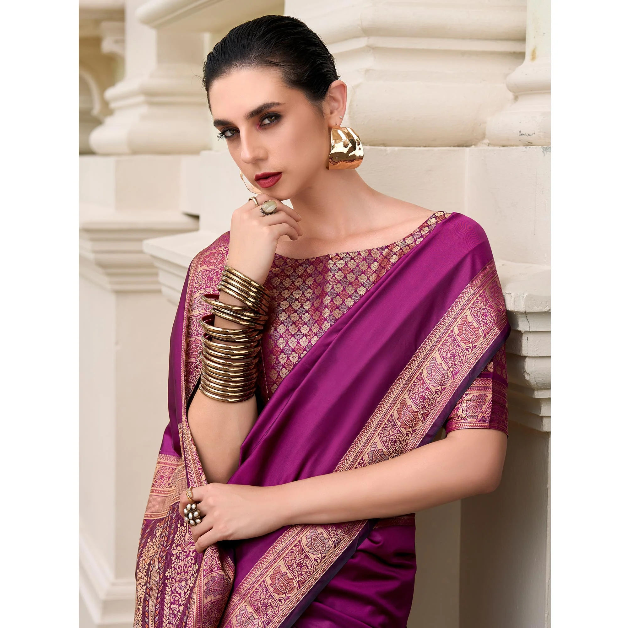 Magenta Woven Banarasi Silk Saree With Zari Border - Image 4