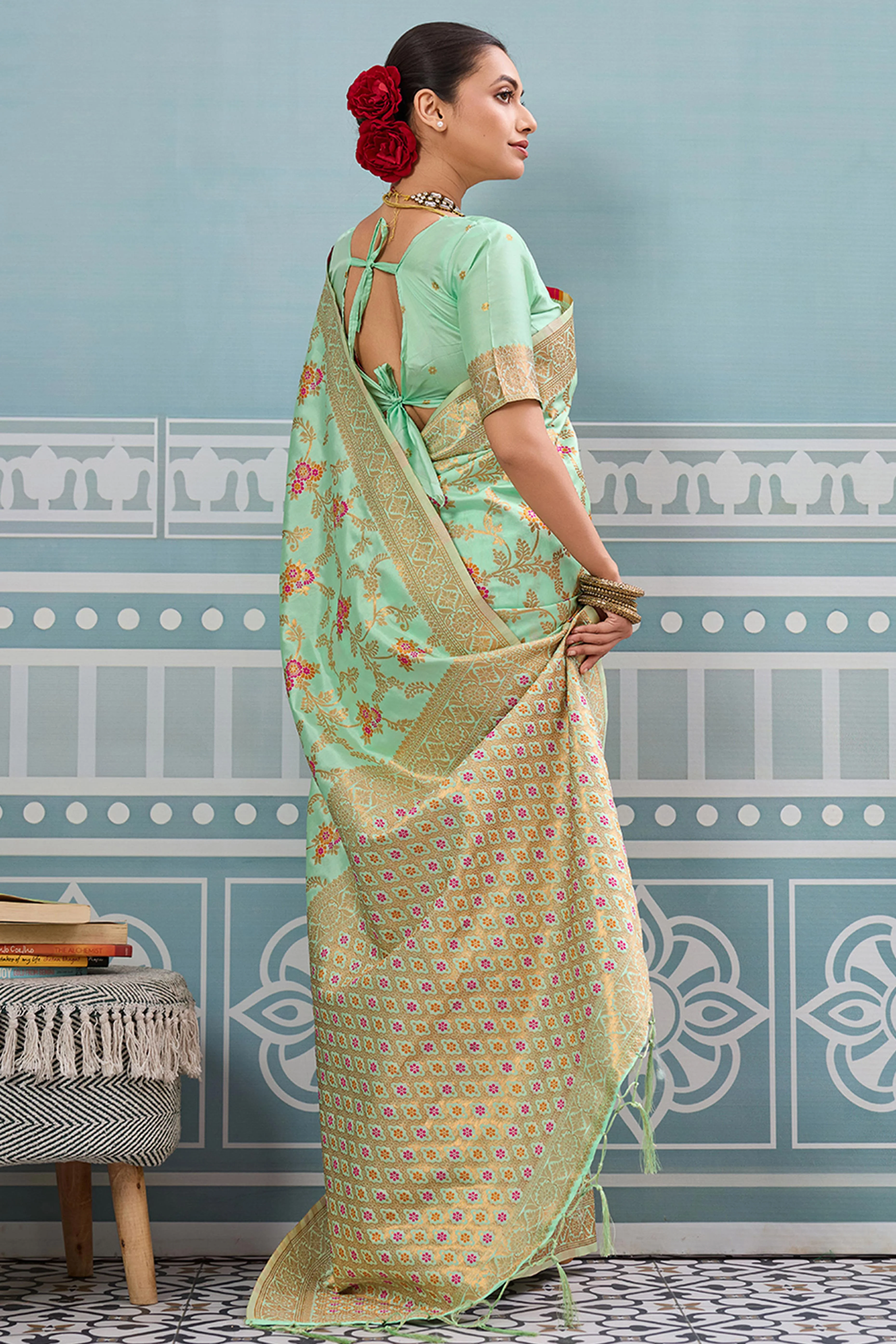 Majestic Bloom Sea Green Floral Zari Weaving Silk Blend Saree With Elegant Tassel Pallu - Image 5