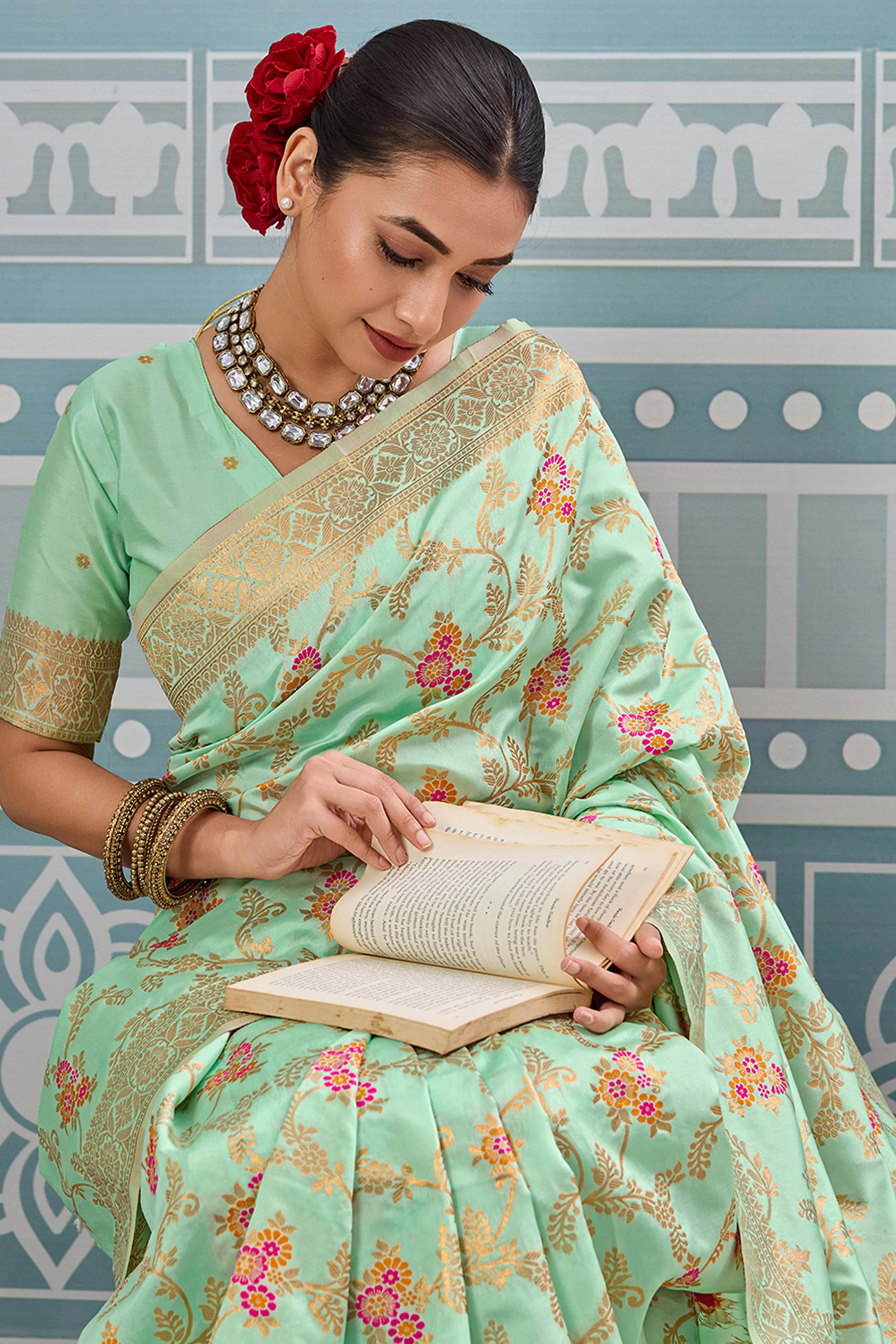 Majestic Bloom Sea Green Floral Zari Weaving Silk Blend Saree With Elegant Tassel Pallu - Image 6